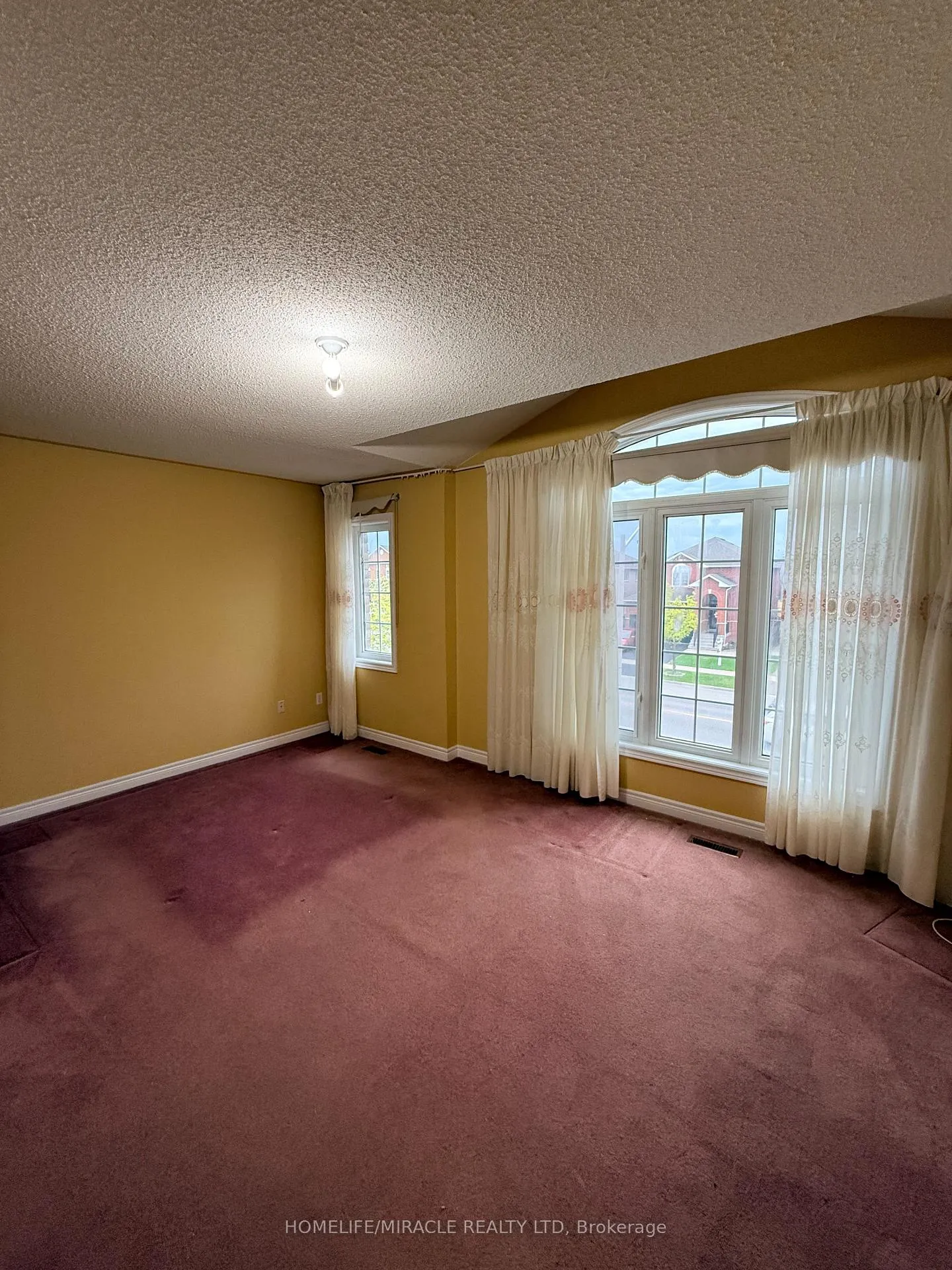 Photo 27 of 176 Drummond Drive, Vaughan, Maple — HOMEH