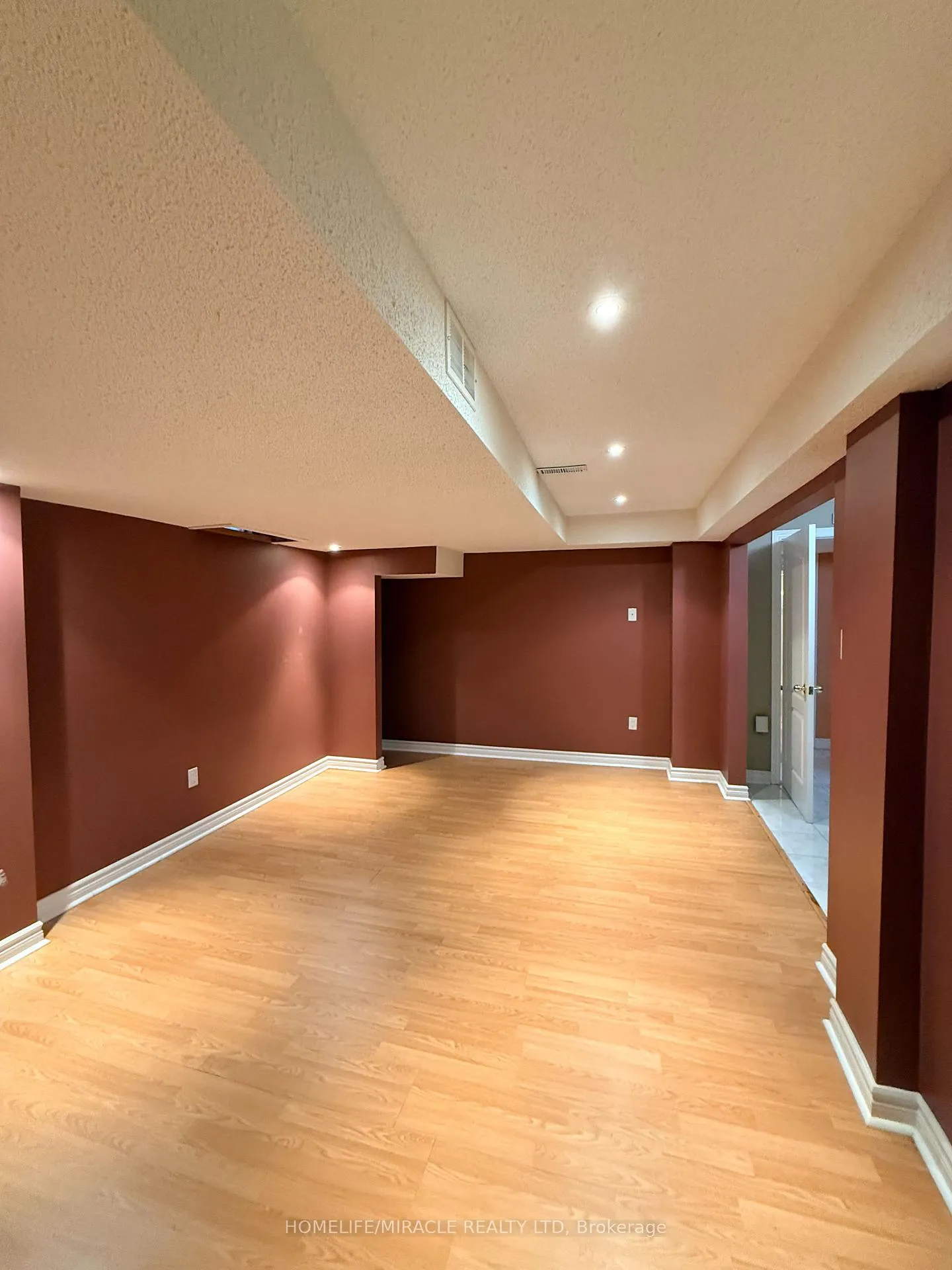 Photo 30 of 176 Drummond Drive, Vaughan, Maple — HOMEH