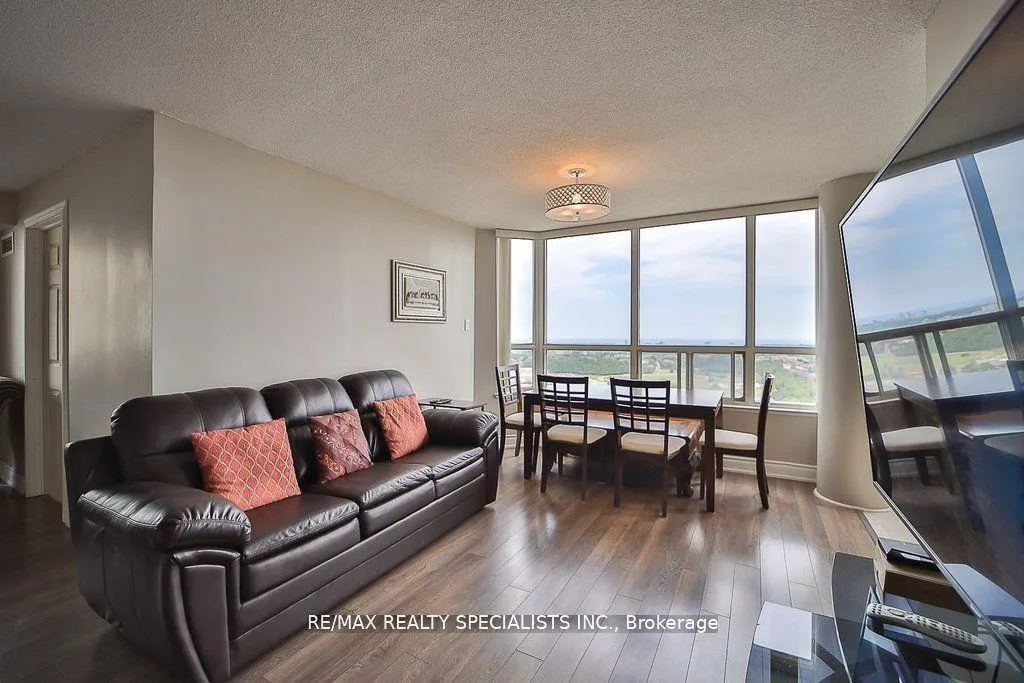 Photo 4 of Unit 2209, 400 Webb Drive, Mississauga, City Centre — HOMEH