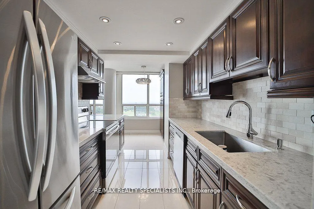 Photo 7 of Unit 2209, 400 Webb Drive, Mississauga, City Centre — HOMEH