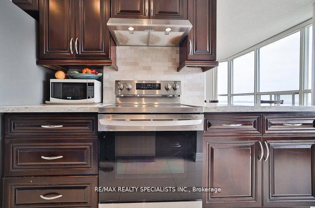 Photo 8 of Unit 2209, 400 Webb Drive, Mississauga, City Centre — HOMEH