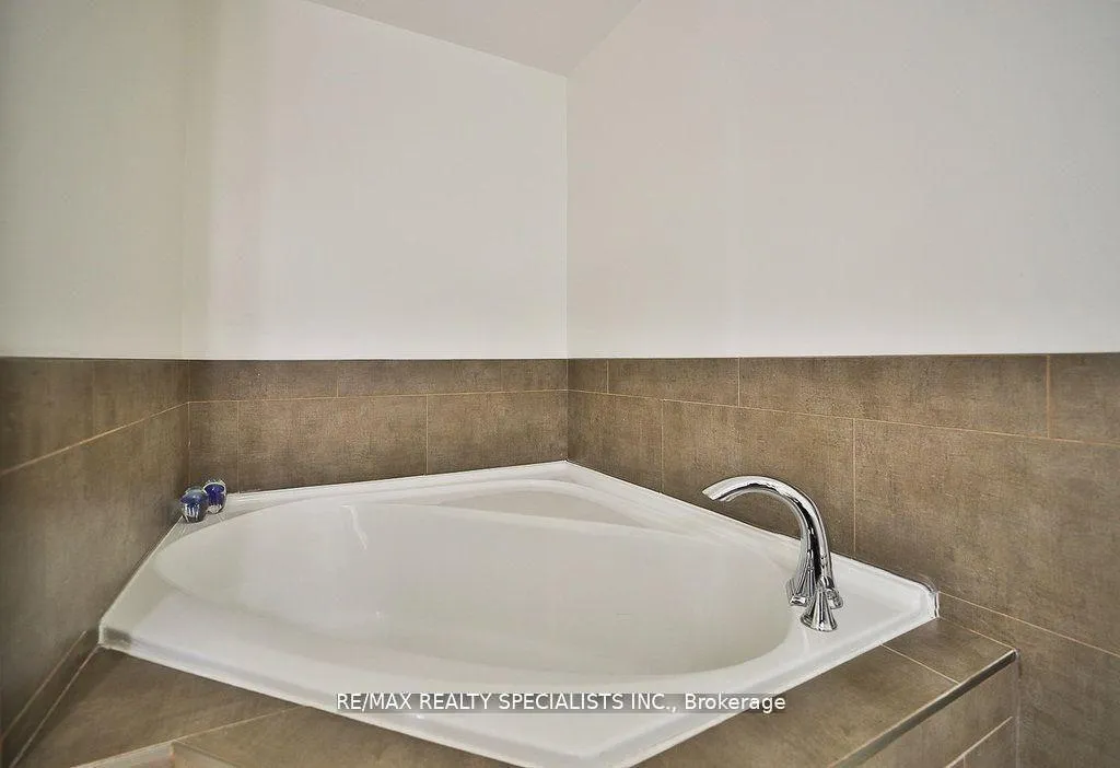 Photo 18 of Unit 2209, 400 Webb Drive, Mississauga, City Centre — HOMEH
