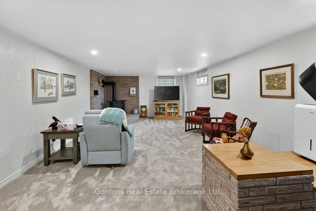 Photo 6 of 623 Ashley Street, Belleville, Thurlow Ward — HOMEH