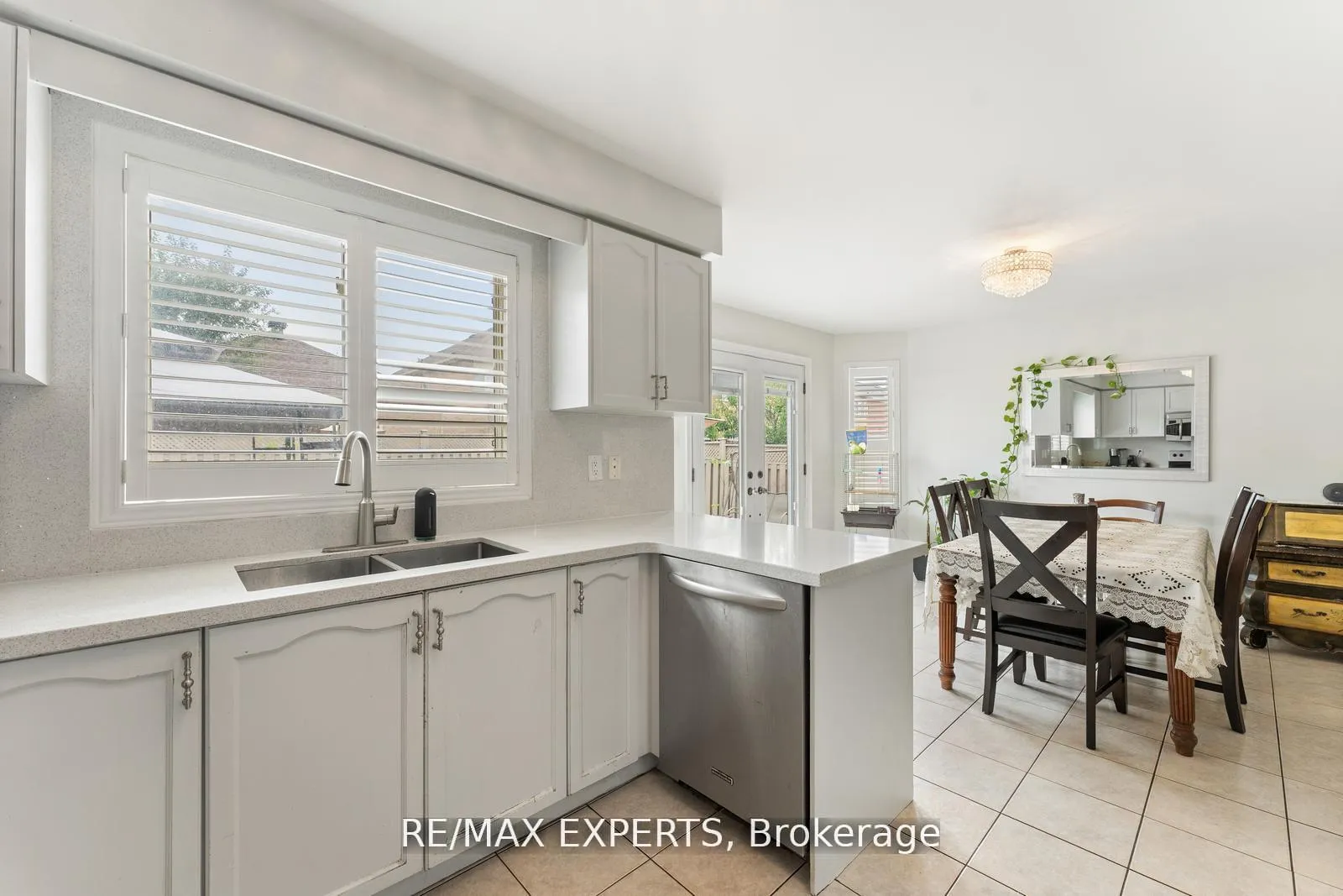 Photo 3 of 19 Maximillian Street, Vaughan, Vellore Village — HOMEH