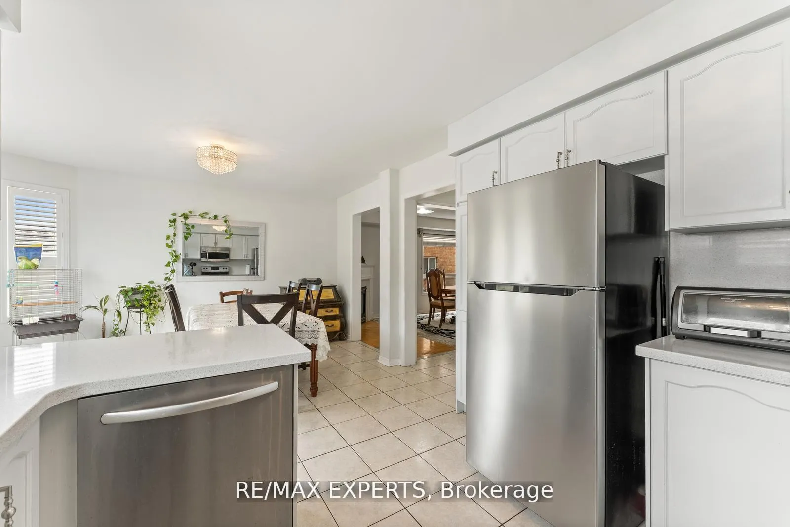 Photo 4 of 19 Maximillian Street, Vaughan, Vellore Village — HOMEH