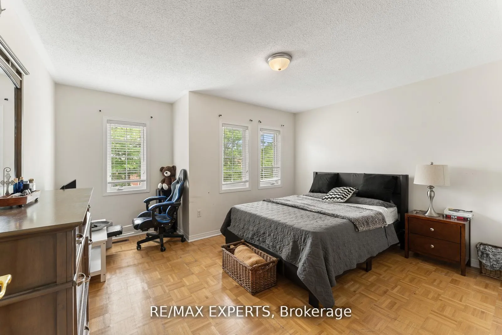 Photo 13 of 19 Maximillian Street, Vaughan, Vellore Village — HOMEH