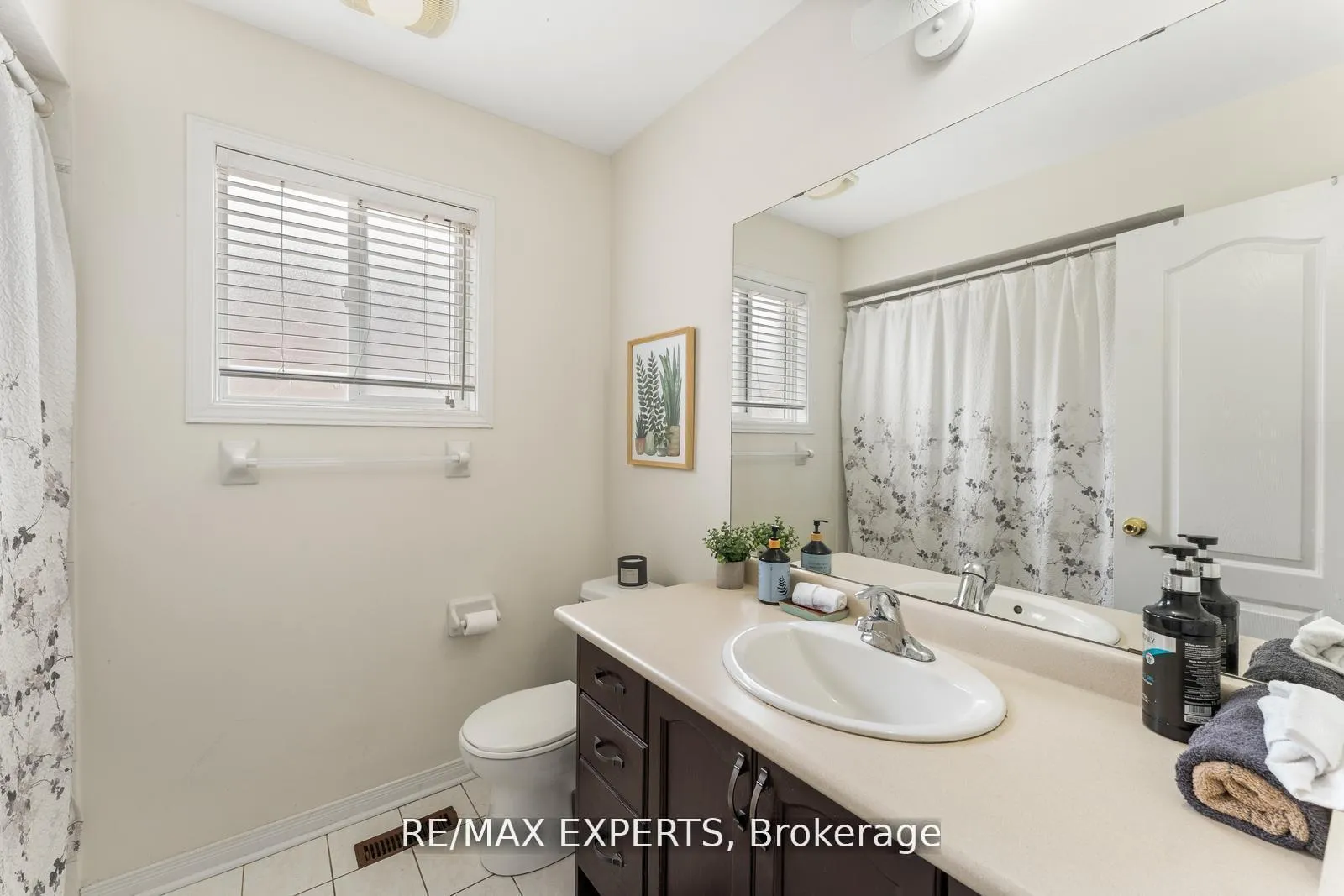 Photo 14 of 19 Maximillian Street, Vaughan, Vellore Village — HOMEH
