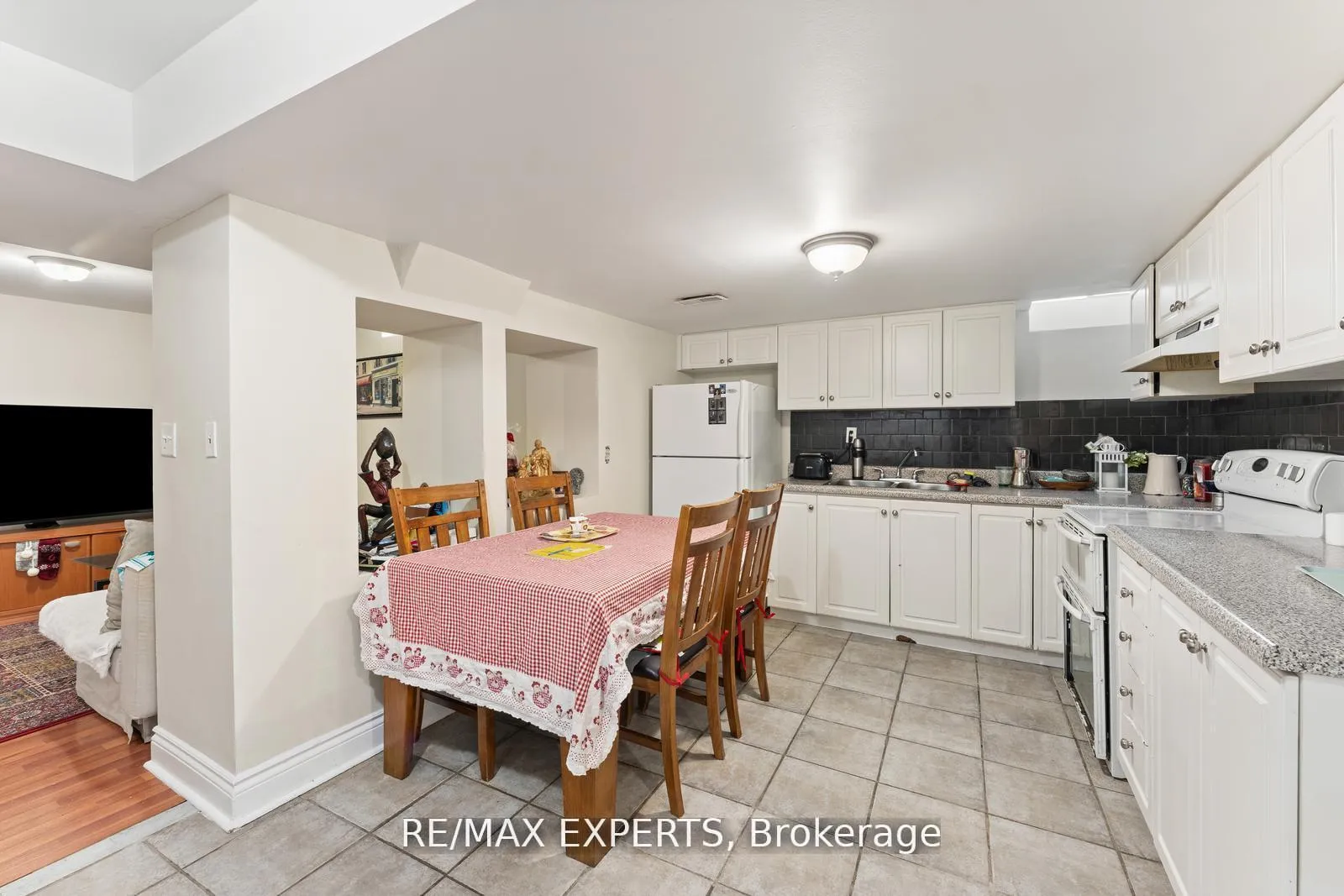 Photo 16 of 19 Maximillian Street, Vaughan, Vellore Village — HOMEH