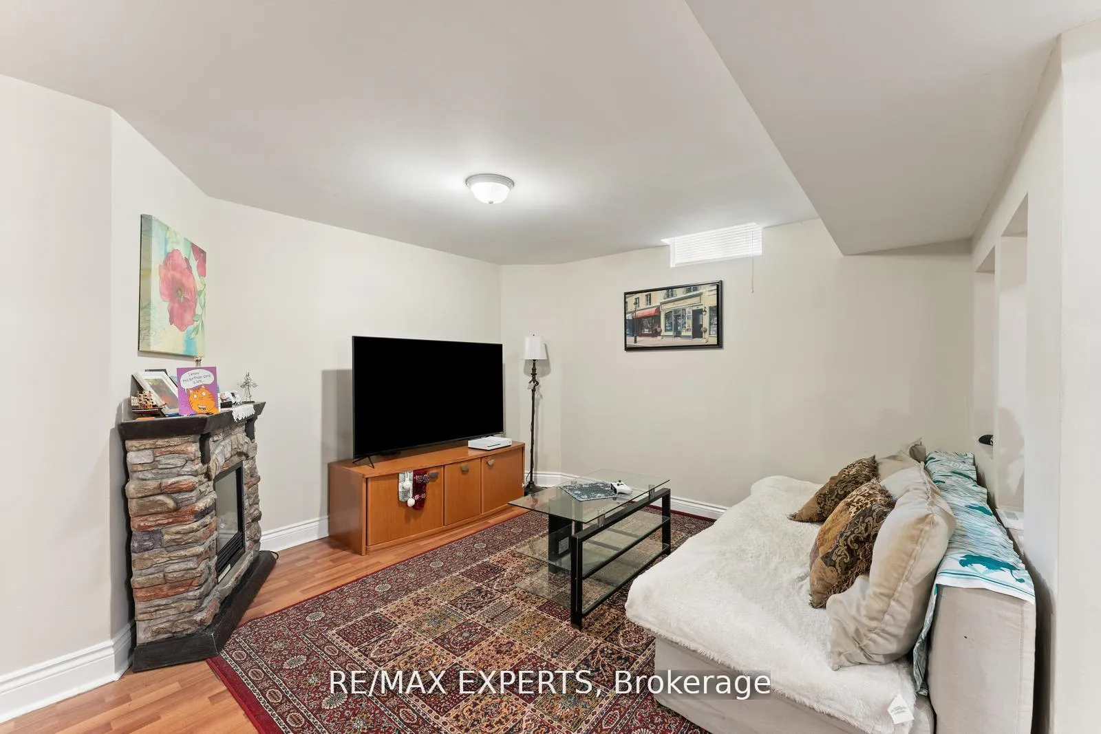 Photo 17 of 19 Maximillian Street, Vaughan, Vellore Village — HOMEH