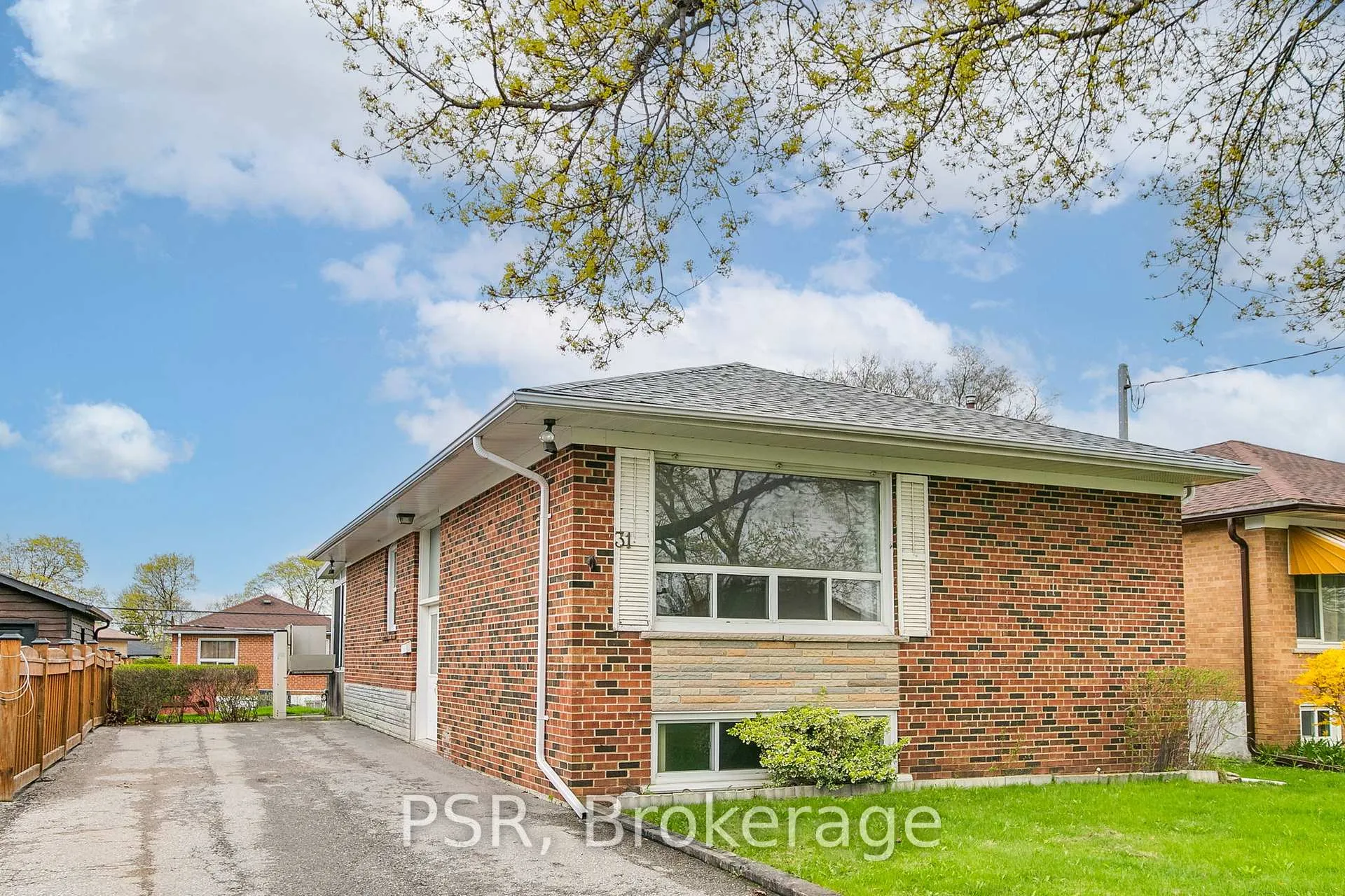 Photo 3 of 31 Heatherglen Road, Etobicoke, West Humber-Clairville — HOMEH