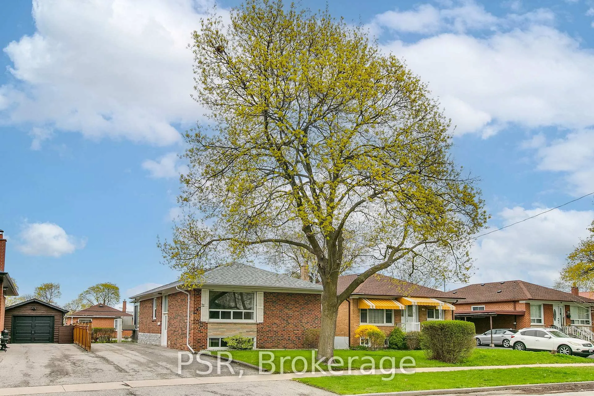 Photo 4 of 31 Heatherglen Road, Etobicoke, West Humber-Clairville — HOMEH