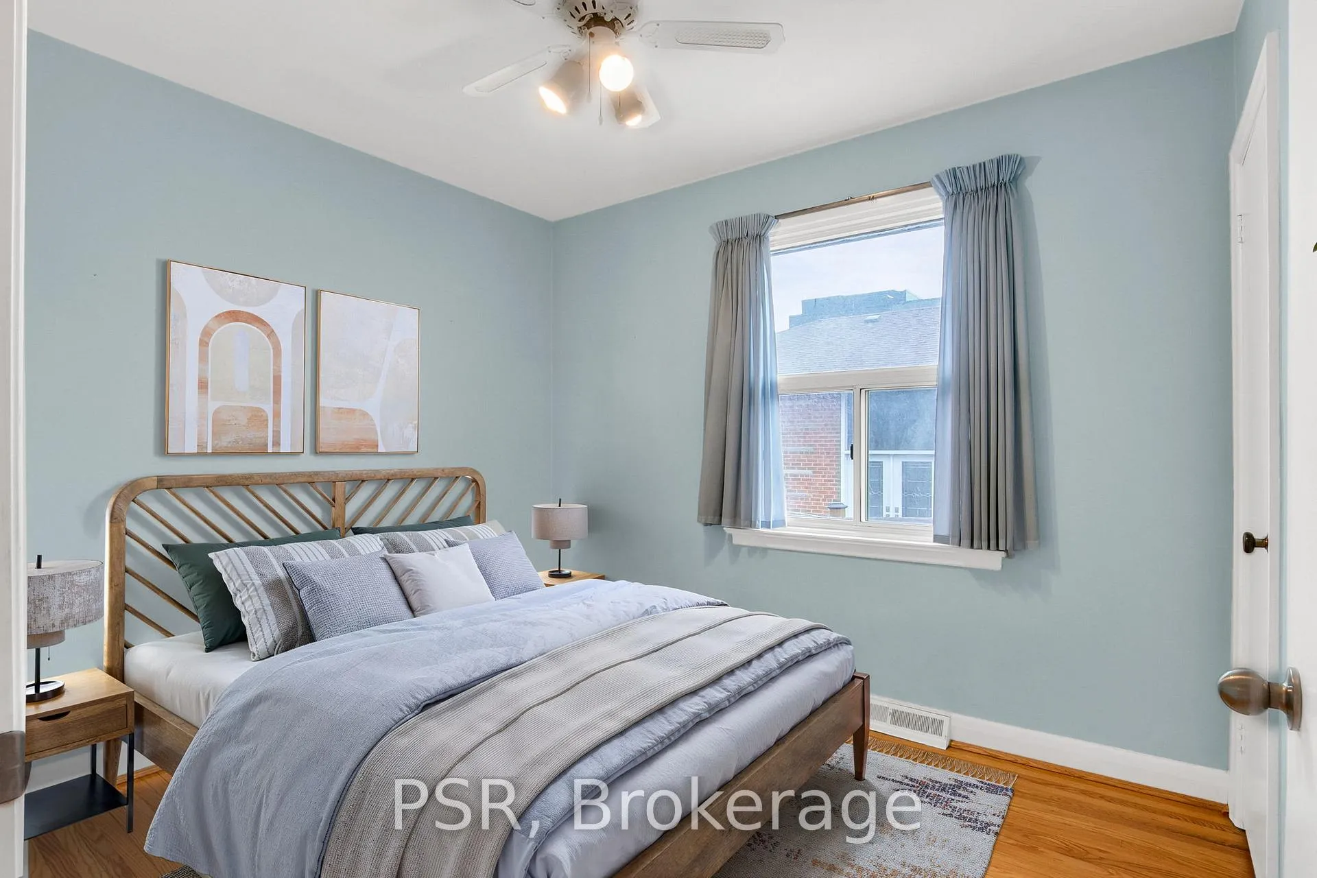 Photo 8 of 31 Heatherglen Road, Etobicoke, West Humber-Clairville — HOMEH