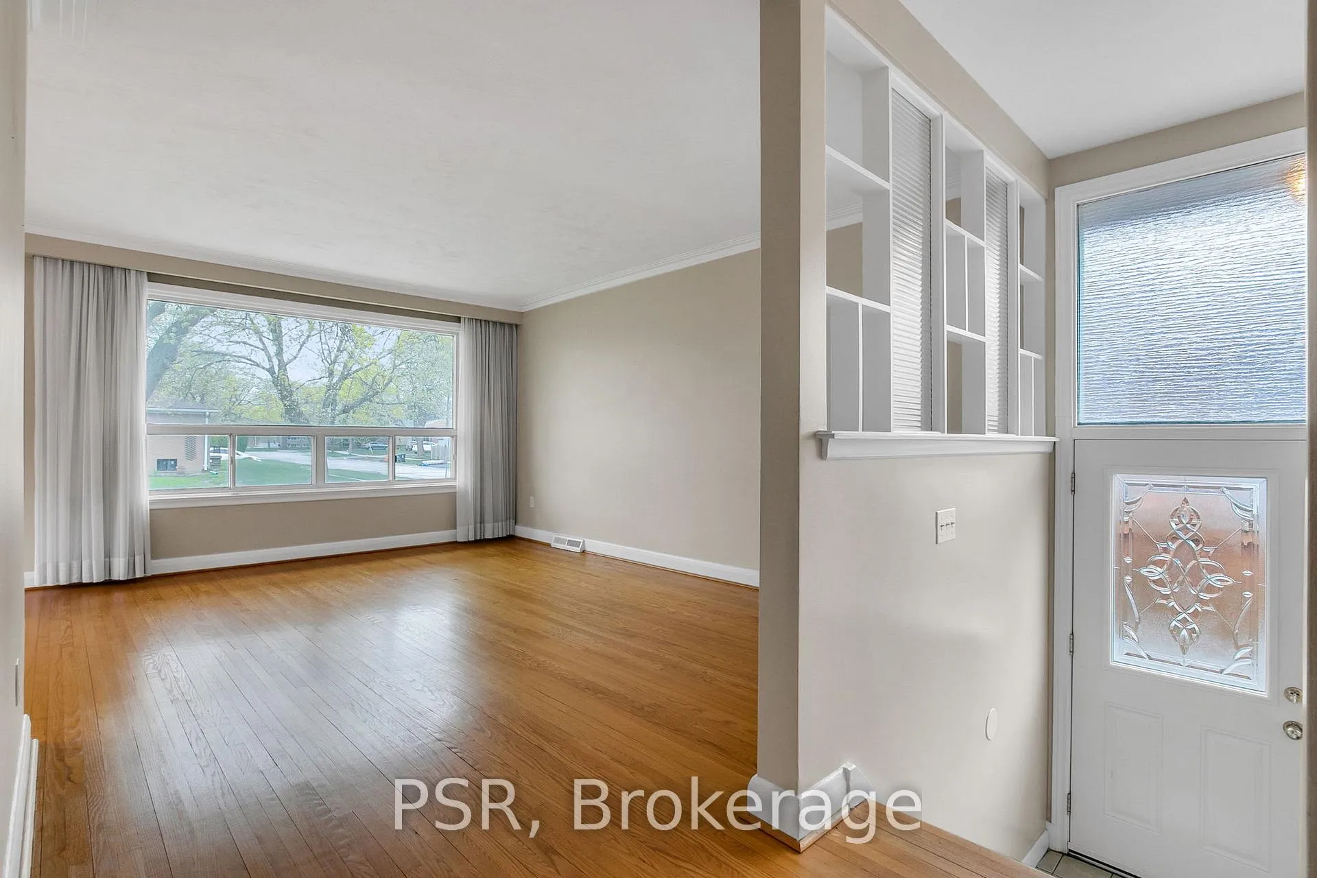Photo 10 of 31 Heatherglen Road, Etobicoke, West Humber-Clairville — HOMEH