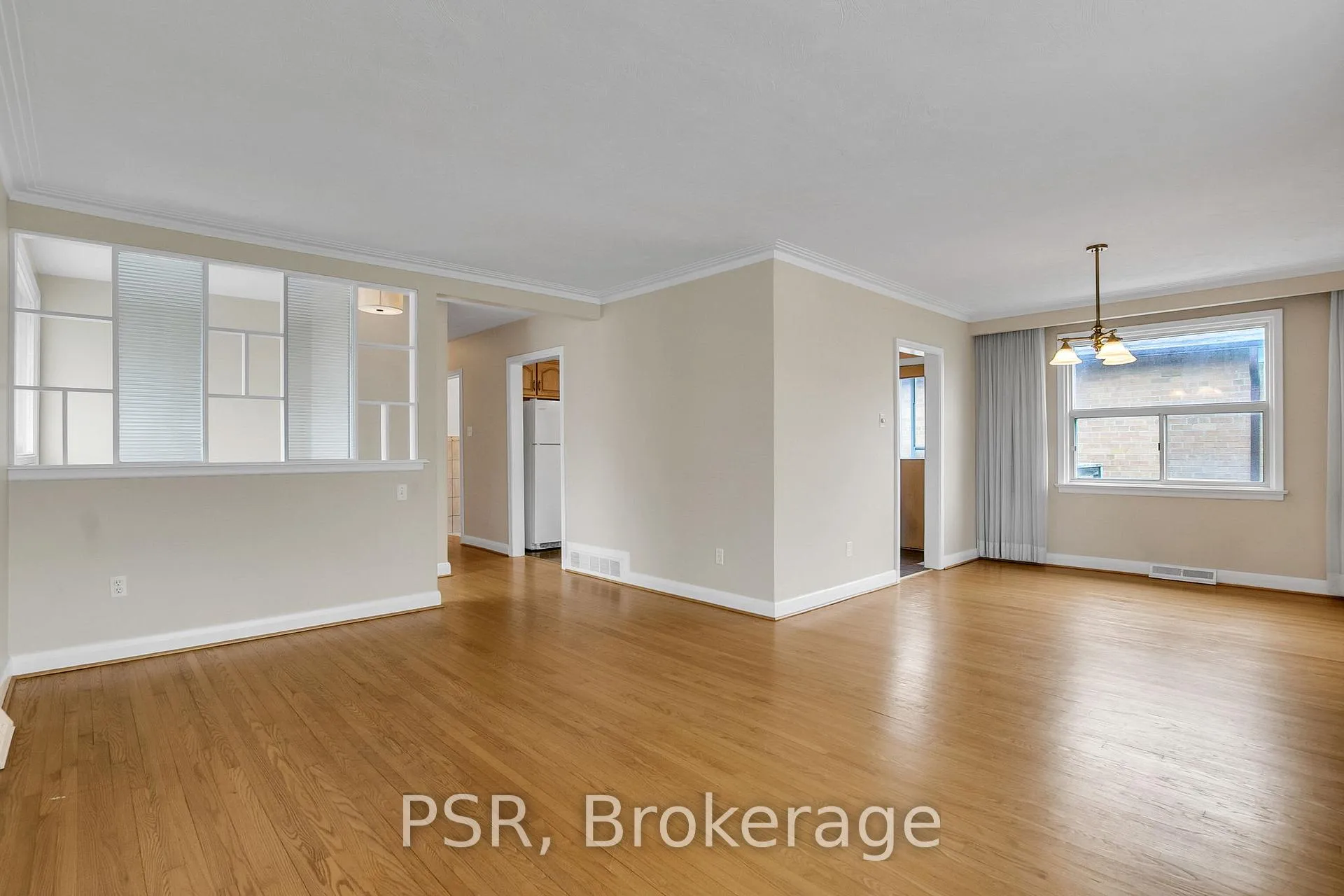 Photo 15 of 31 Heatherglen Road, Etobicoke, West Humber-Clairville — HOMEH