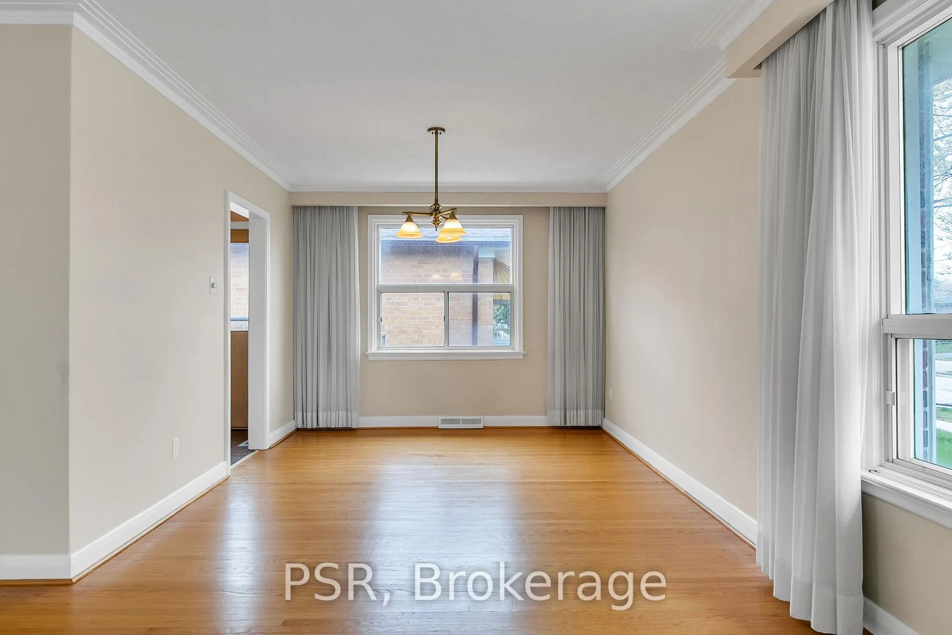 Photo 18 of 31 Heatherglen Road, Etobicoke, West Humber-Clairville — HOMEH