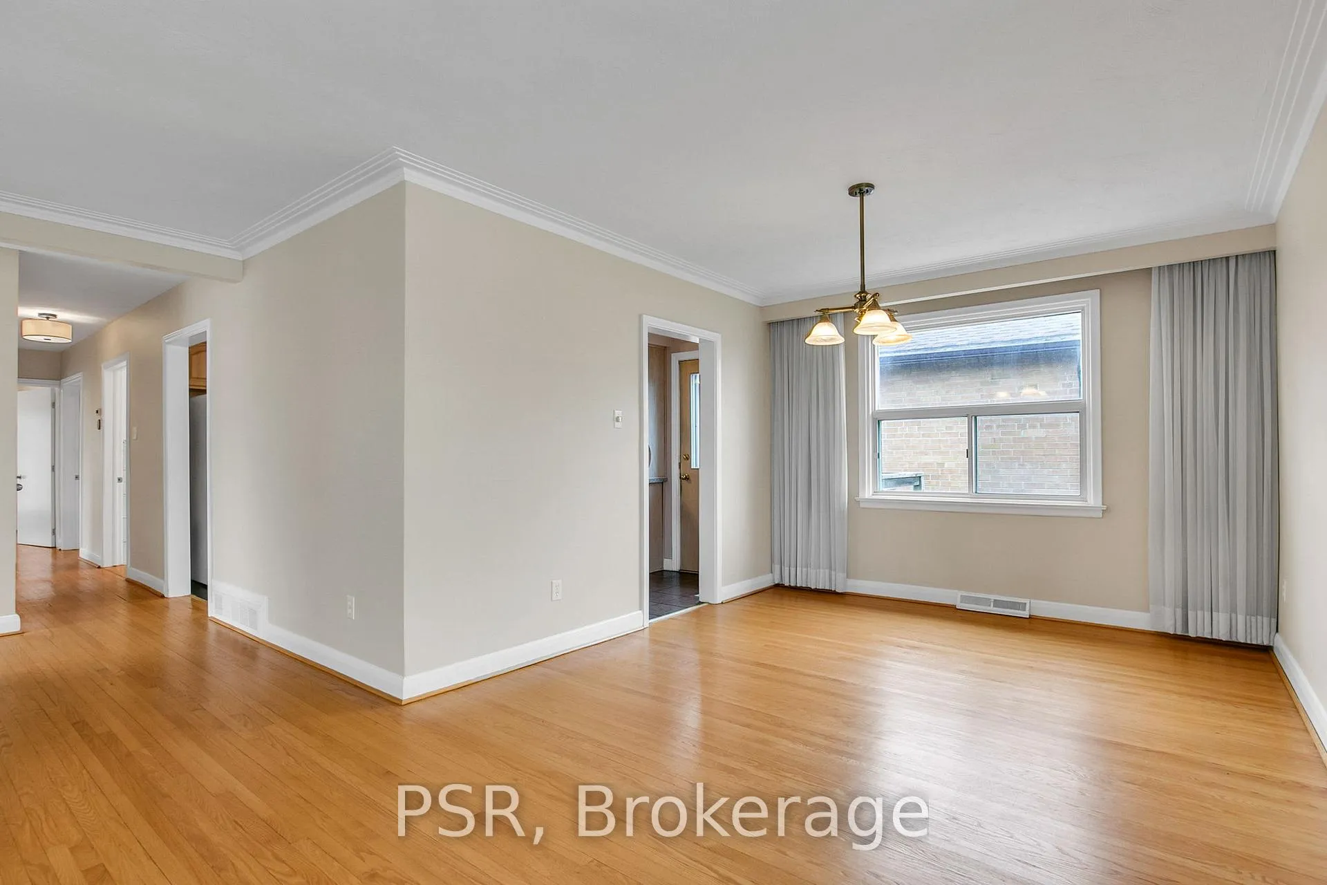 Photo 19 of 31 Heatherglen Road, Etobicoke, West Humber-Clairville — HOMEH