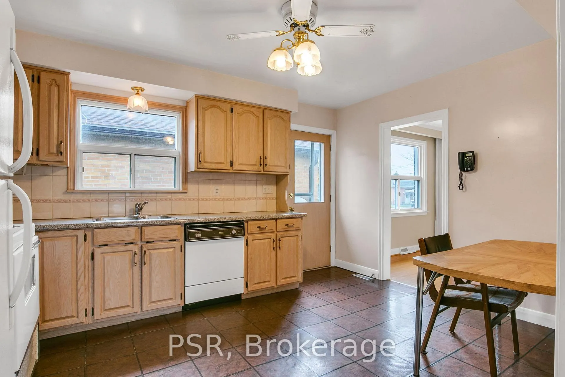 Photo 22 of 31 Heatherglen Road, Etobicoke, West Humber-Clairville — HOMEH