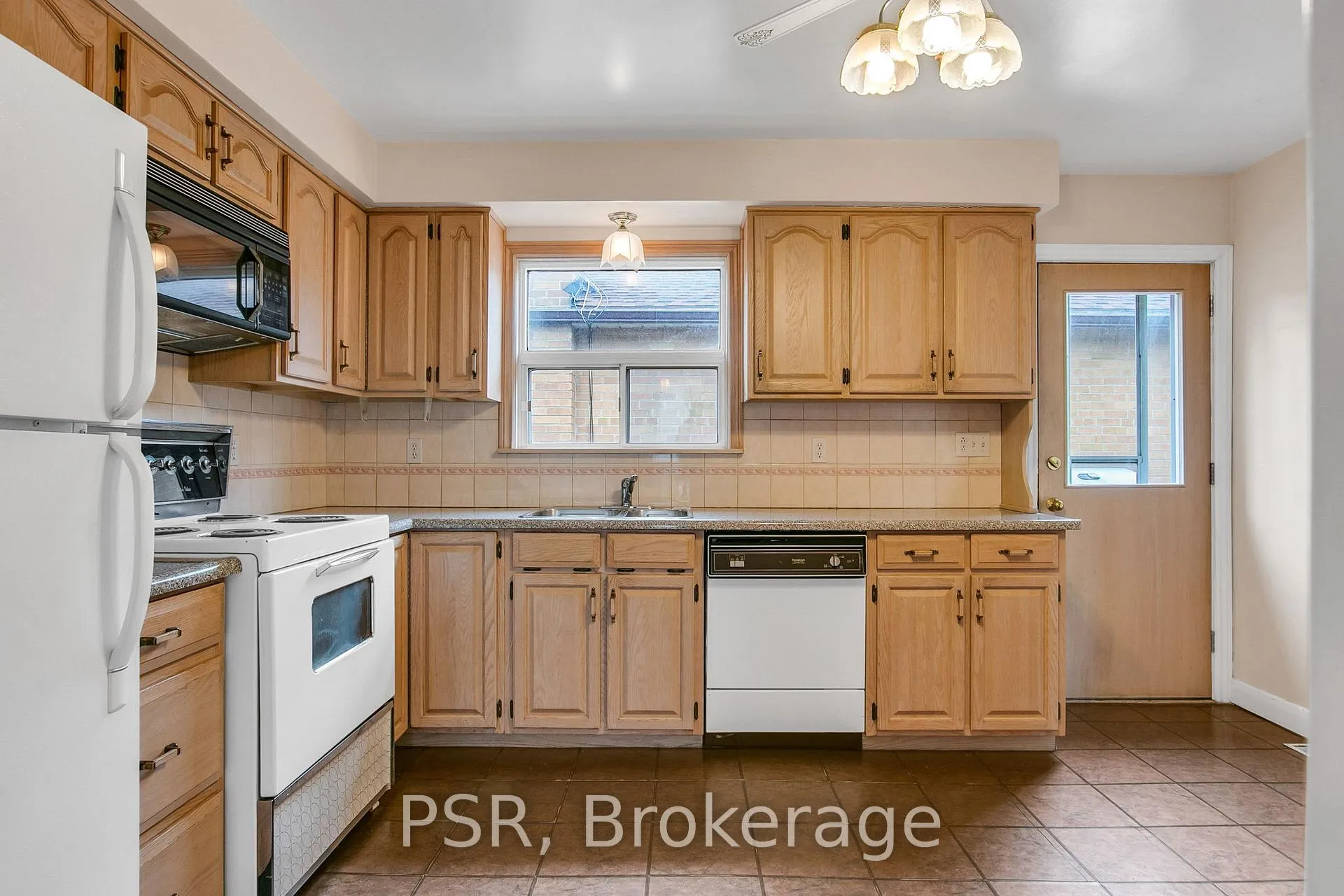 Photo 23 of 31 Heatherglen Road, Etobicoke, West Humber-Clairville — HOMEH