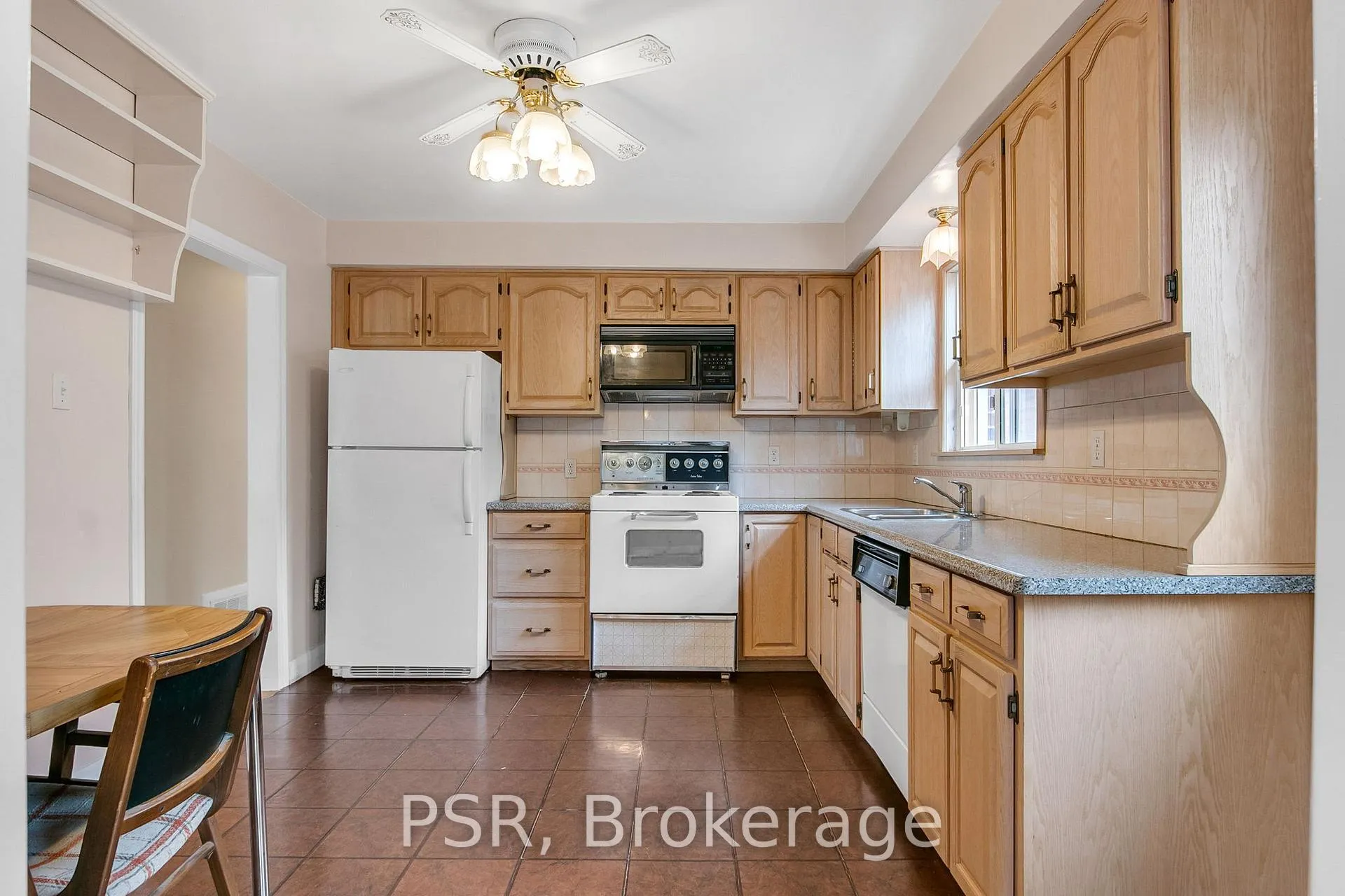 Photo 24 of 31 Heatherglen Road, Etobicoke, West Humber-Clairville — HOMEH