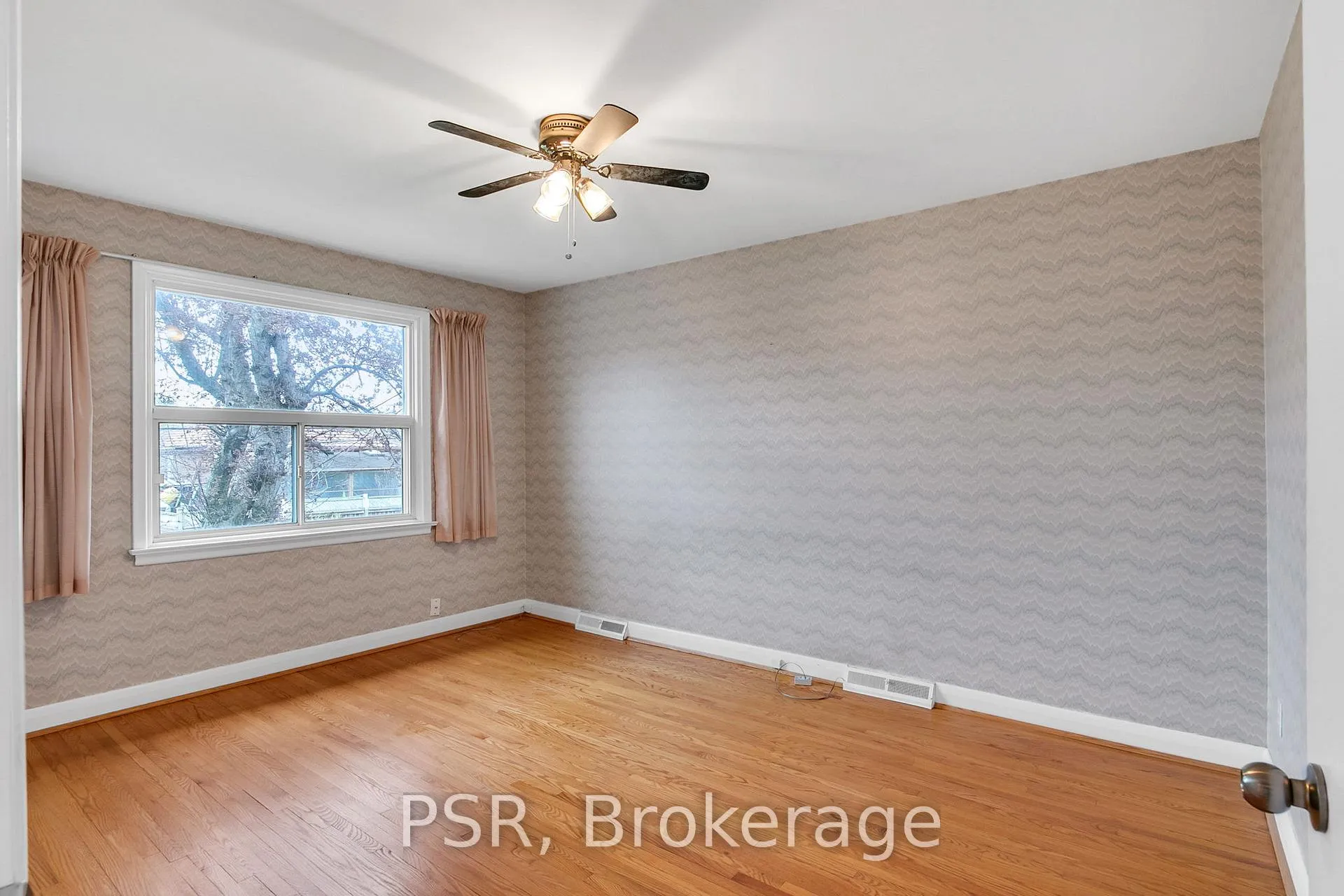Photo 27 of 31 Heatherglen Road, Etobicoke, West Humber-Clairville — HOMEH
