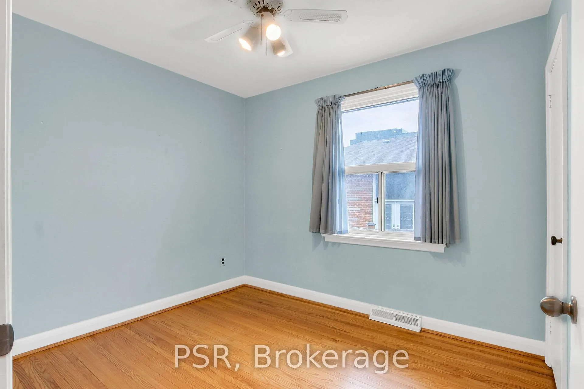Photo 32 of 31 Heatherglen Road, Etobicoke, West Humber-Clairville — HOMEH
