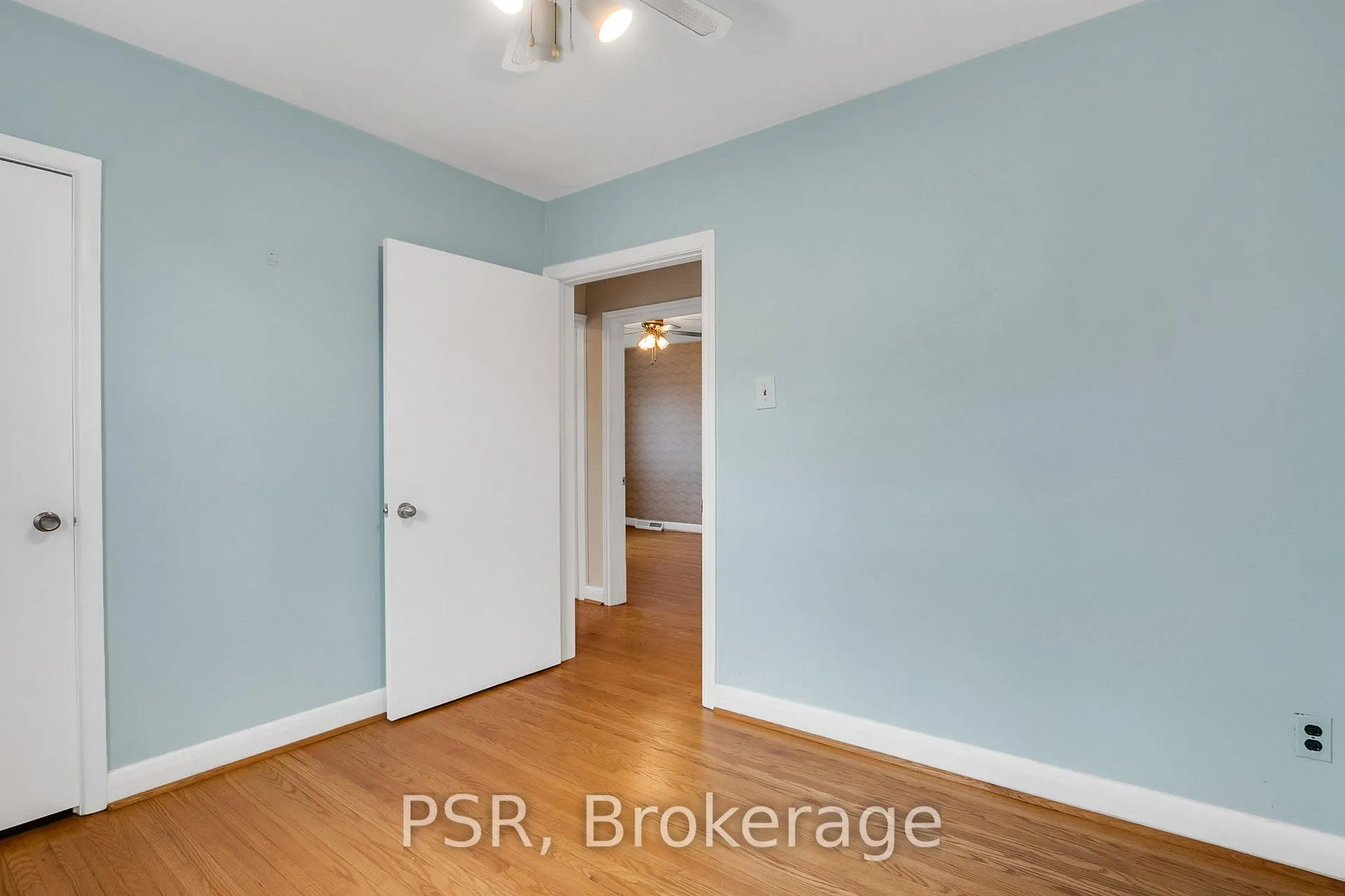 Photo 33 of 31 Heatherglen Road, Etobicoke, West Humber-Clairville — HOMEH