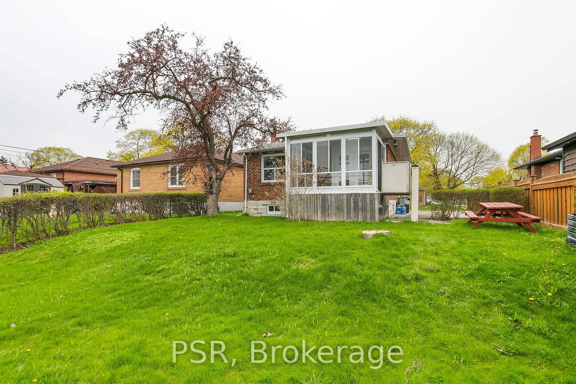Photo 46 of 31 Heatherglen Road, Etobicoke, West Humber-Clairville — HOMEH