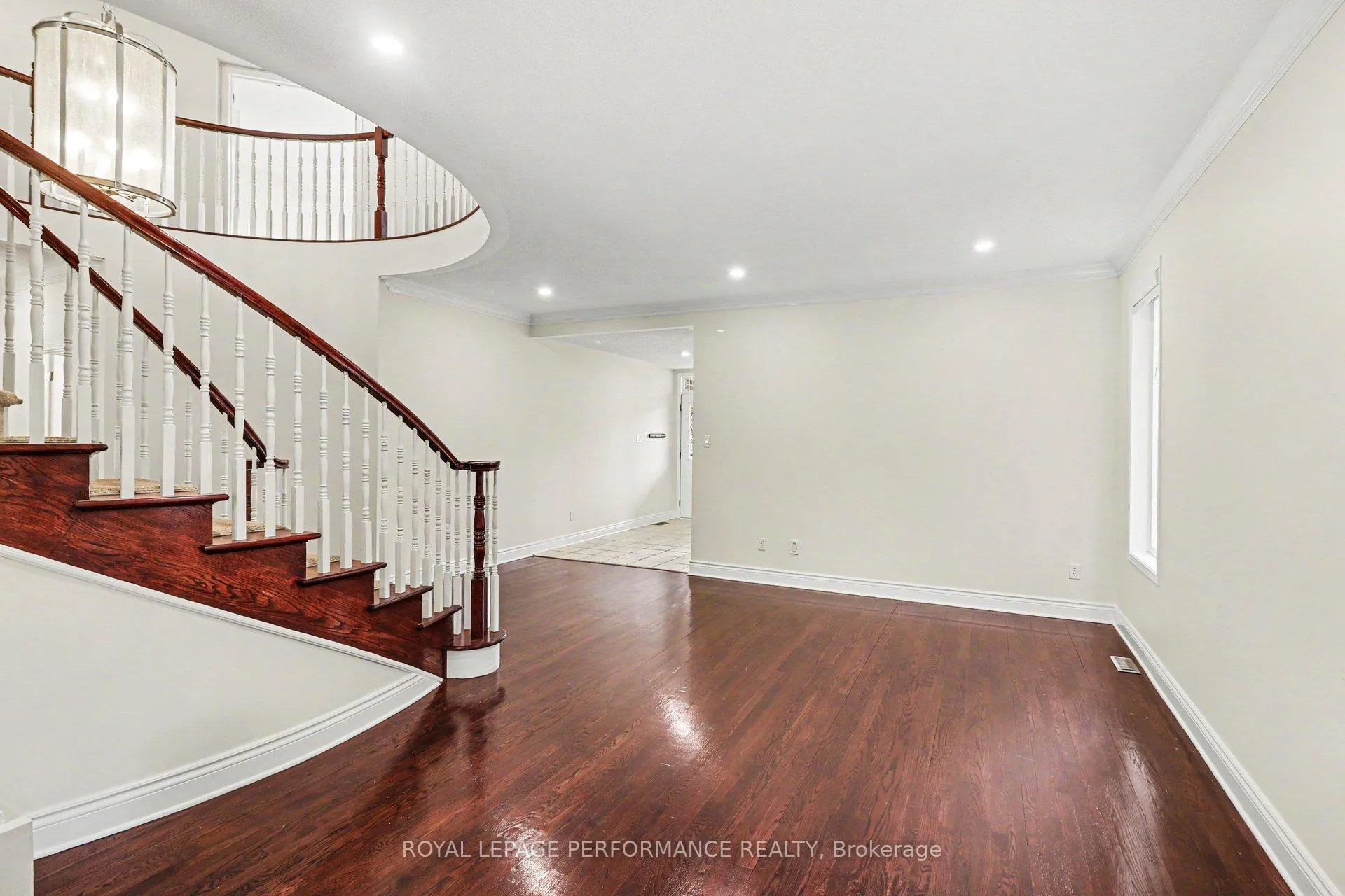 Photo 6 of 744 Larcastle Circle, Ottawa, Avalon East — HOMEH