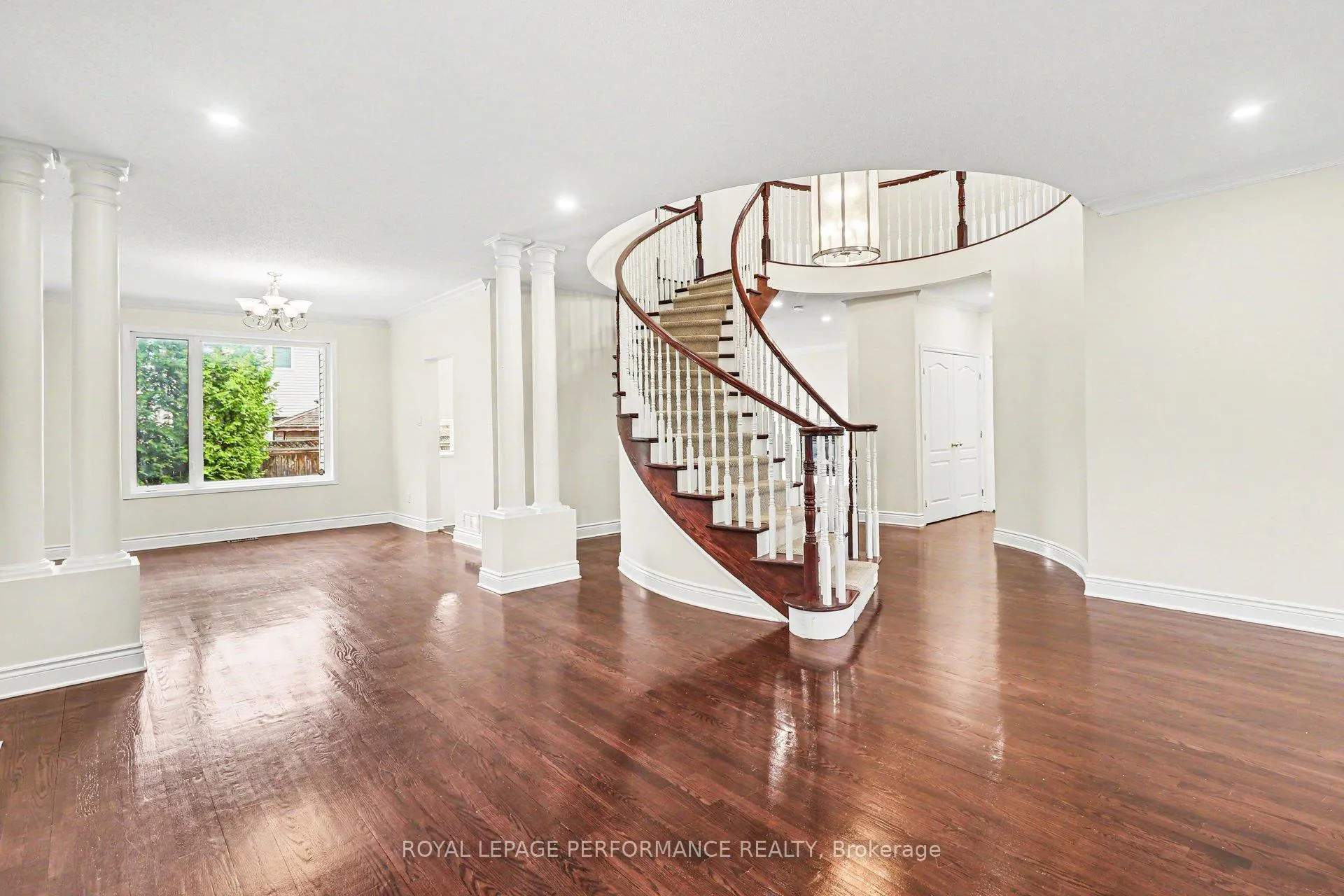 Photo 7 of 744 Larcastle Circle, Ottawa, Avalon East — HOMEH