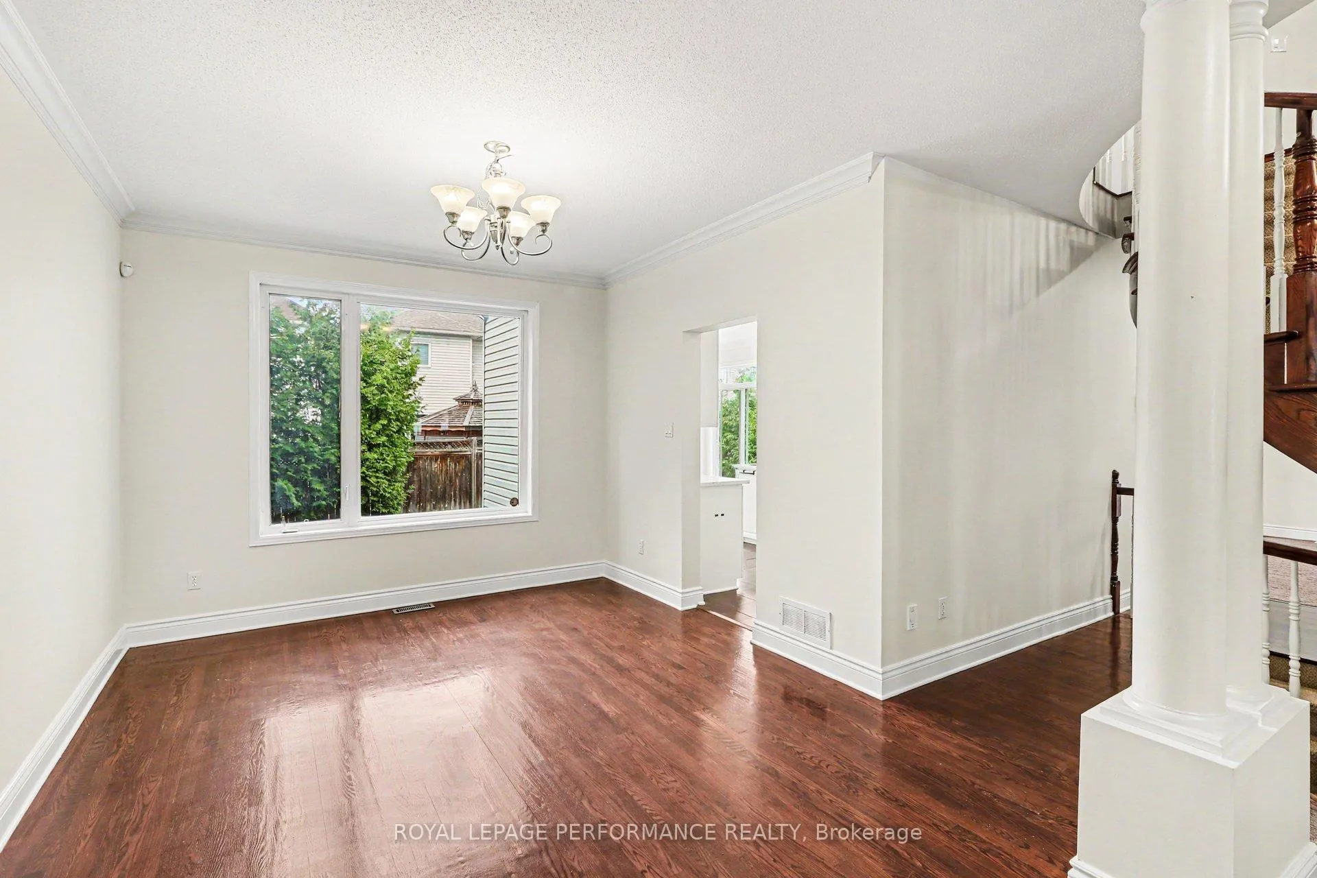 Photo 8 of 744 Larcastle Circle, Ottawa, Avalon East — HOMEH