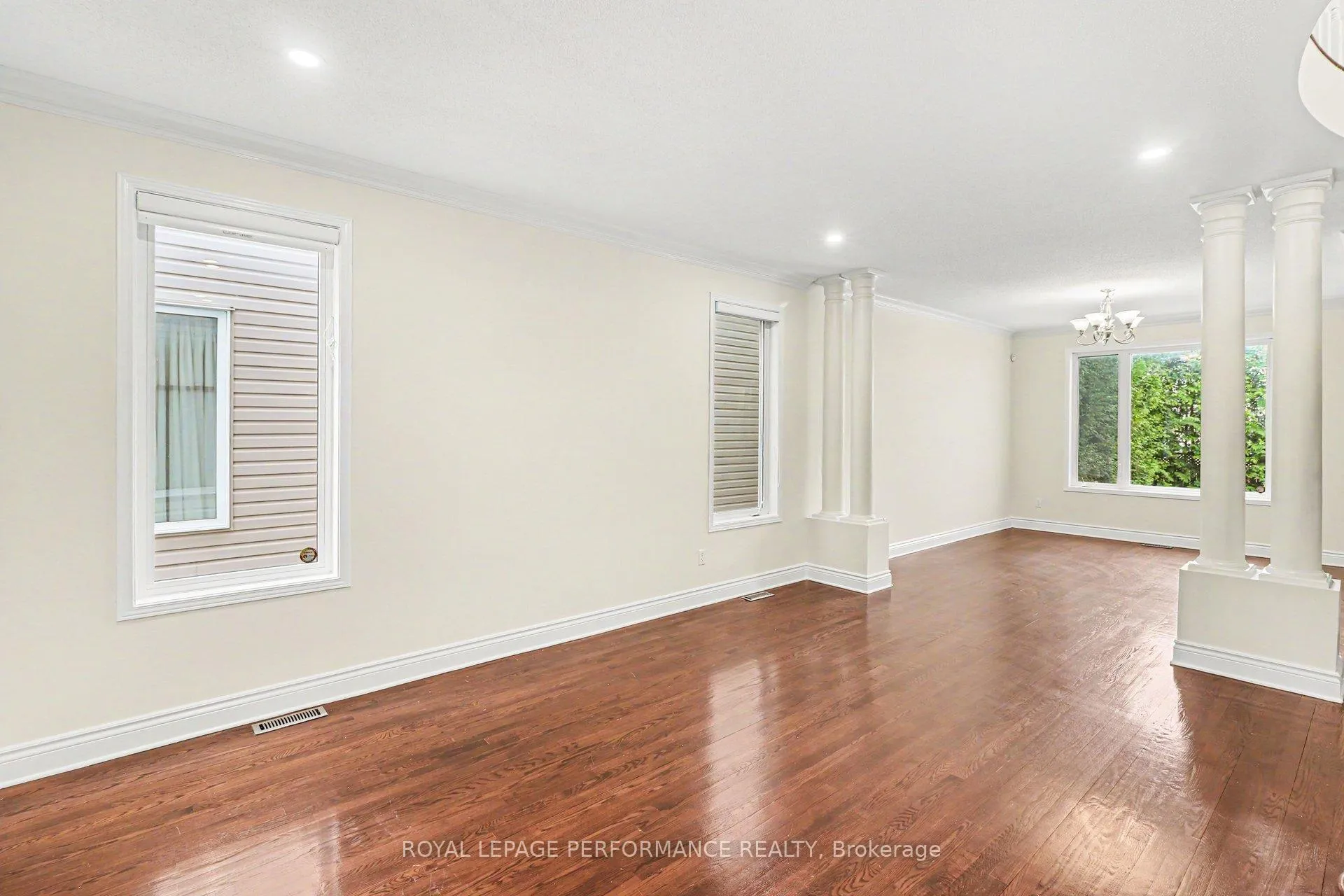 Photo 9 of 744 Larcastle Circle, Ottawa, Avalon East — HOMEH