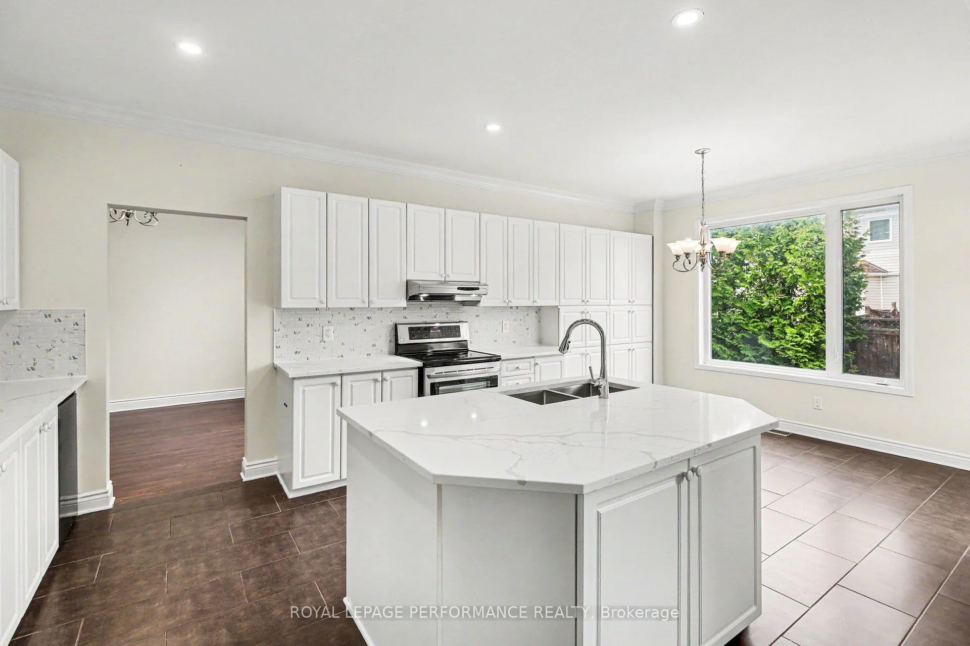 Photo 16 of 744 Larcastle Circle, Ottawa, Avalon East — HOMEH