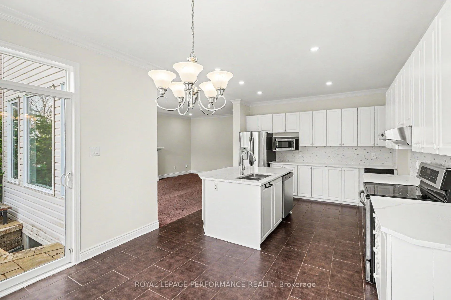 Photo 18 of 744 Larcastle Circle, Ottawa, Avalon East — HOMEH