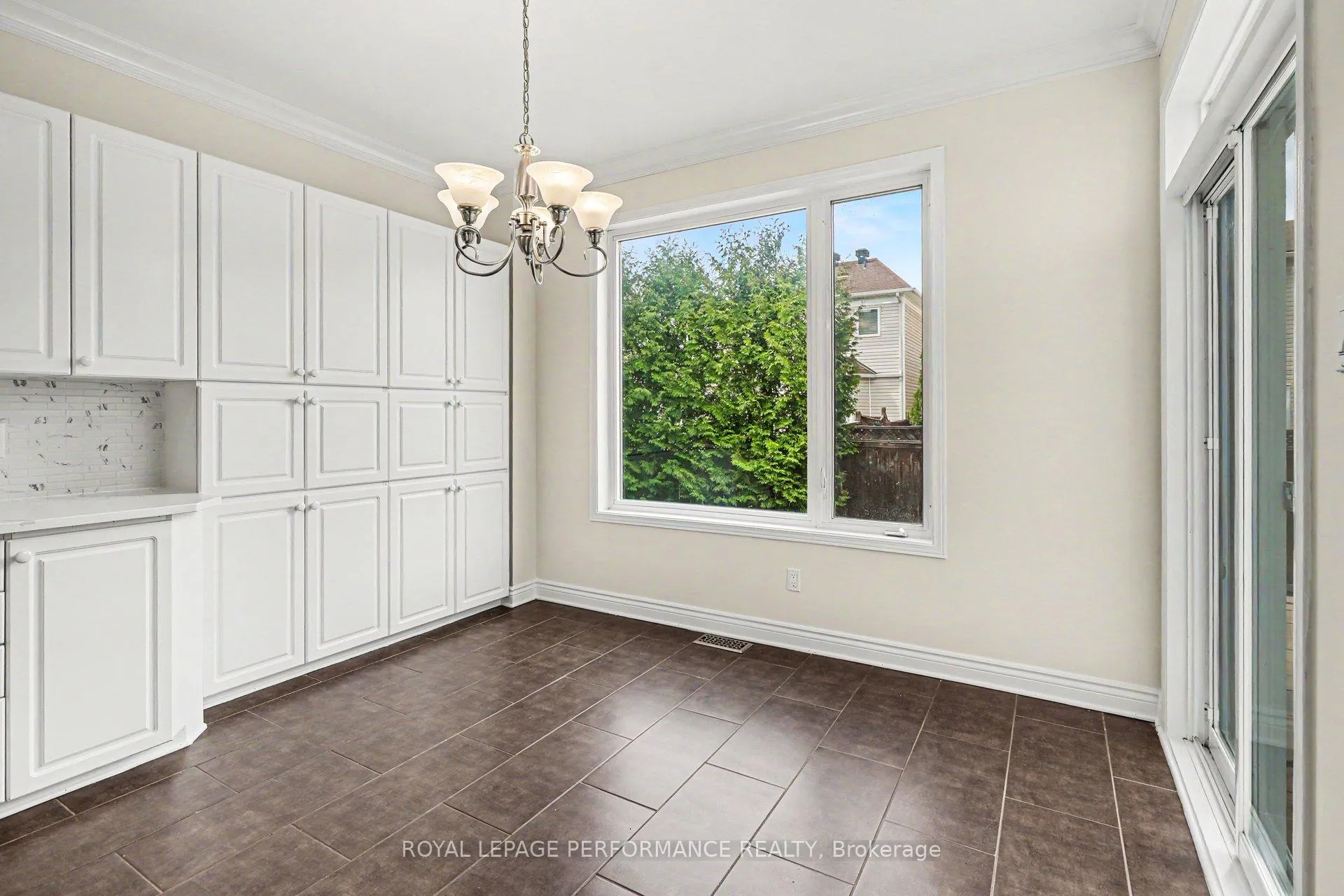 Photo 19 of 744 Larcastle Circle, Ottawa, Avalon East — HOMEH