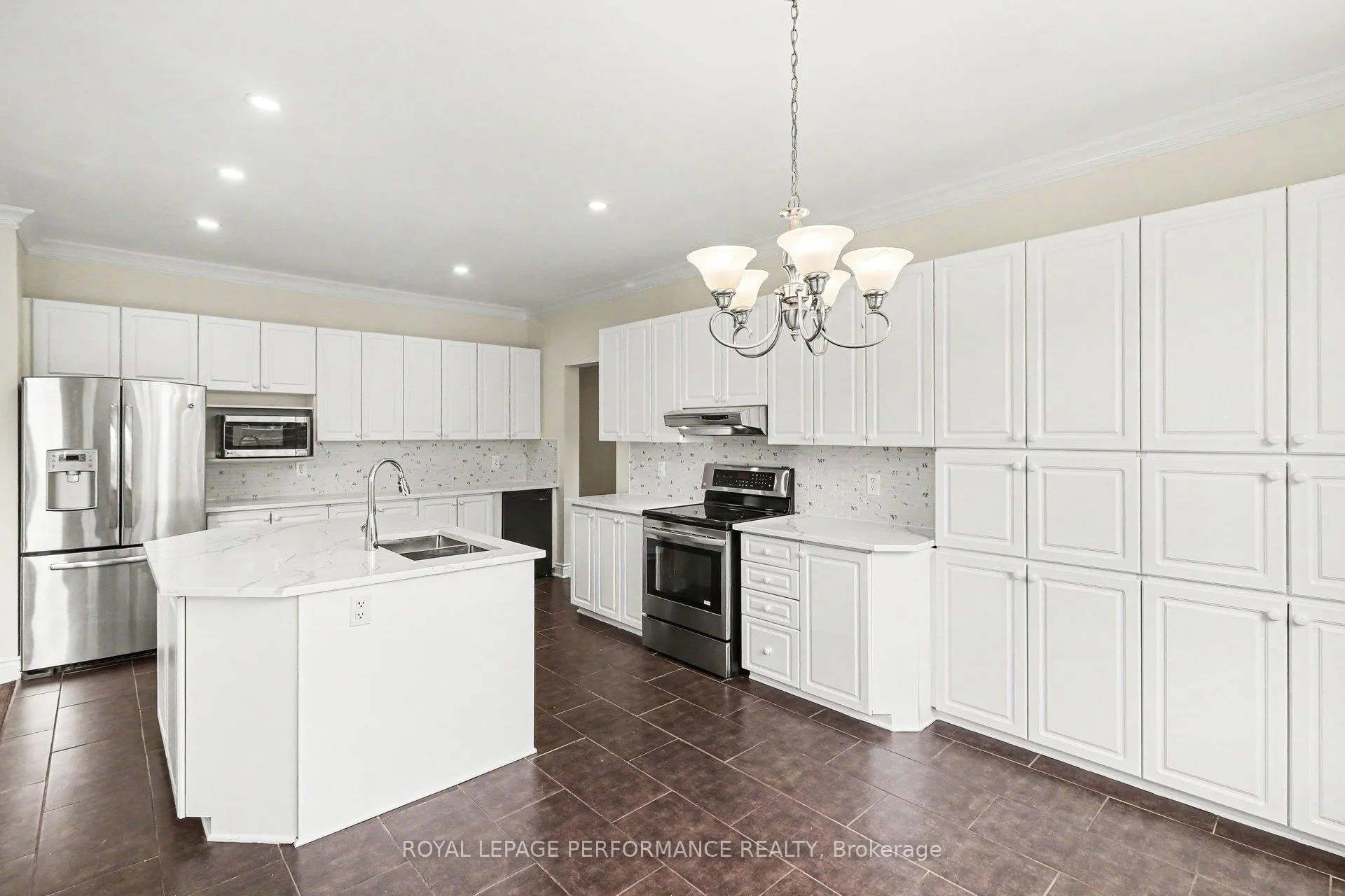 Photo 21 of 744 Larcastle Circle, Ottawa, Avalon East — HOMEH