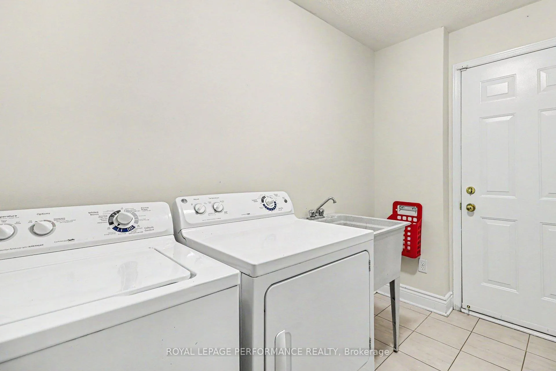 Photo 24 of 744 Larcastle Circle, Ottawa, Avalon East — HOMEH