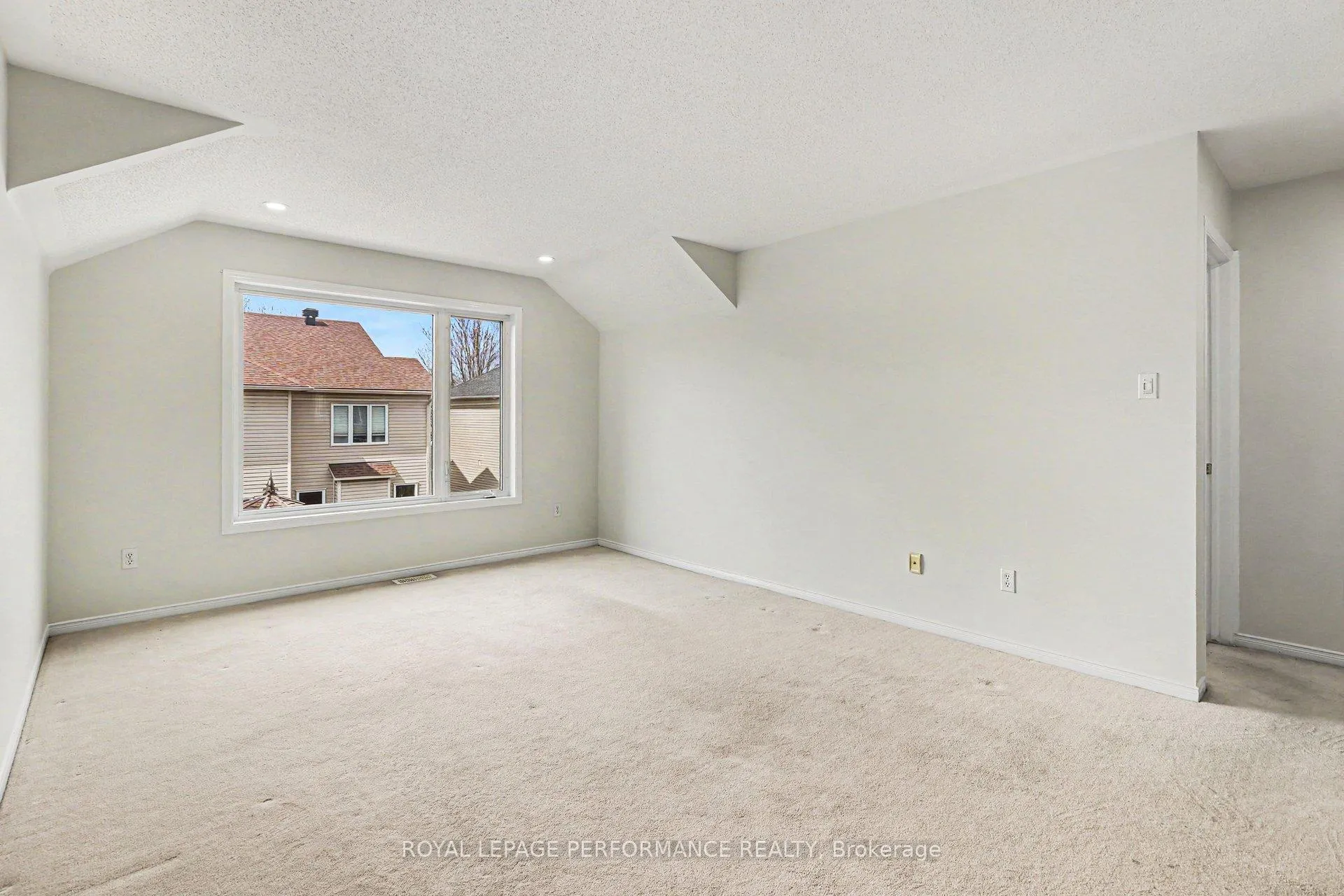 Photo 27 of 744 Larcastle Circle, Ottawa, Avalon East — HOMEH