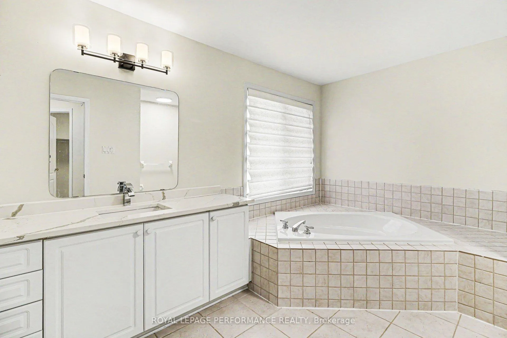 Photo 29 of 744 Larcastle Circle, Ottawa, Avalon East — HOMEH