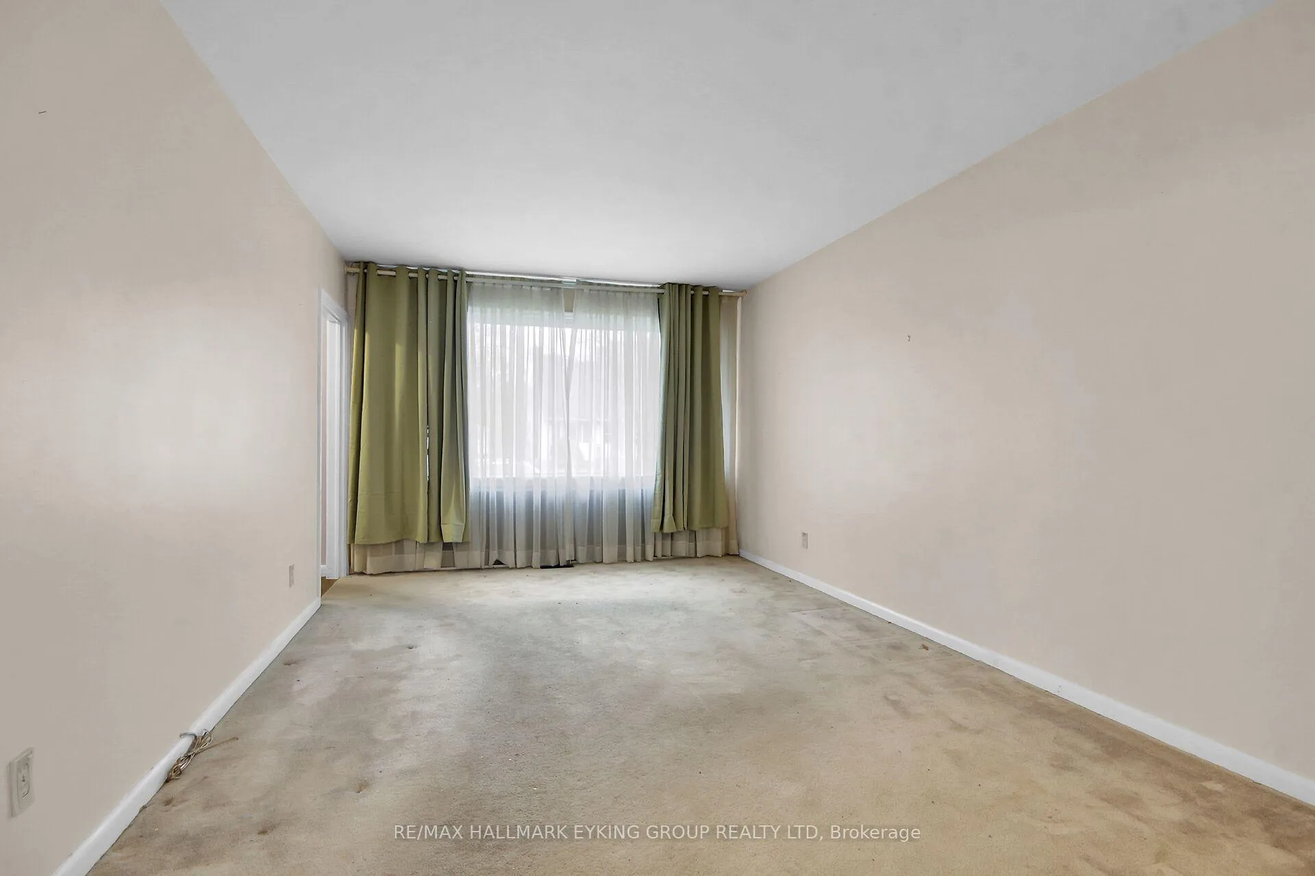 Photo 5 of 2018 Olympia Crescent, Ottawa, Elmvale Acres/Urbandale — HOMEH