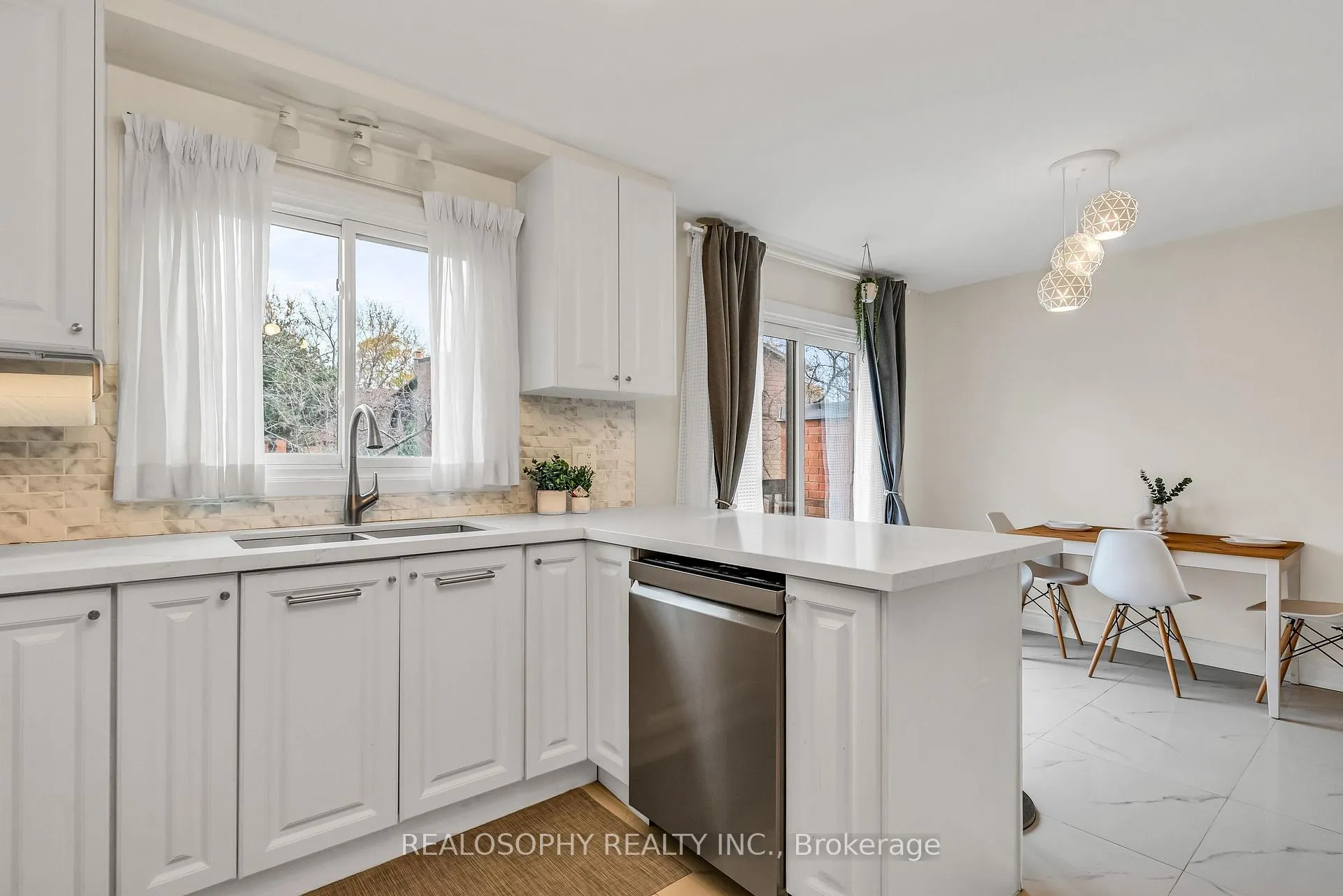 Photo 12 of Unit 32, 4156 Fieldgate Drive, Mississauga, Rathwood — HOMEH