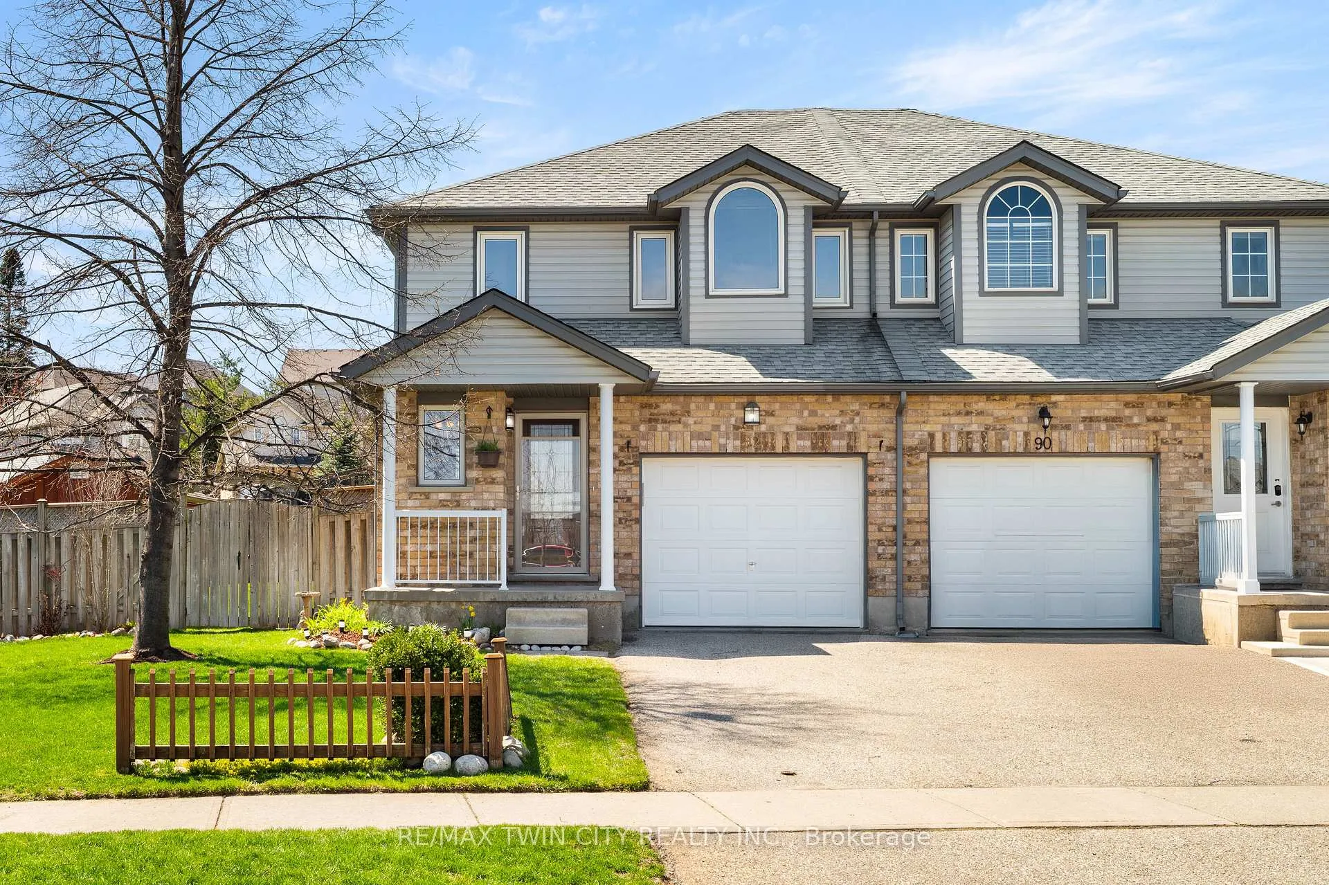 Photo 2 of 92 Snowdrop Crescent, Kitchener — HOMEH