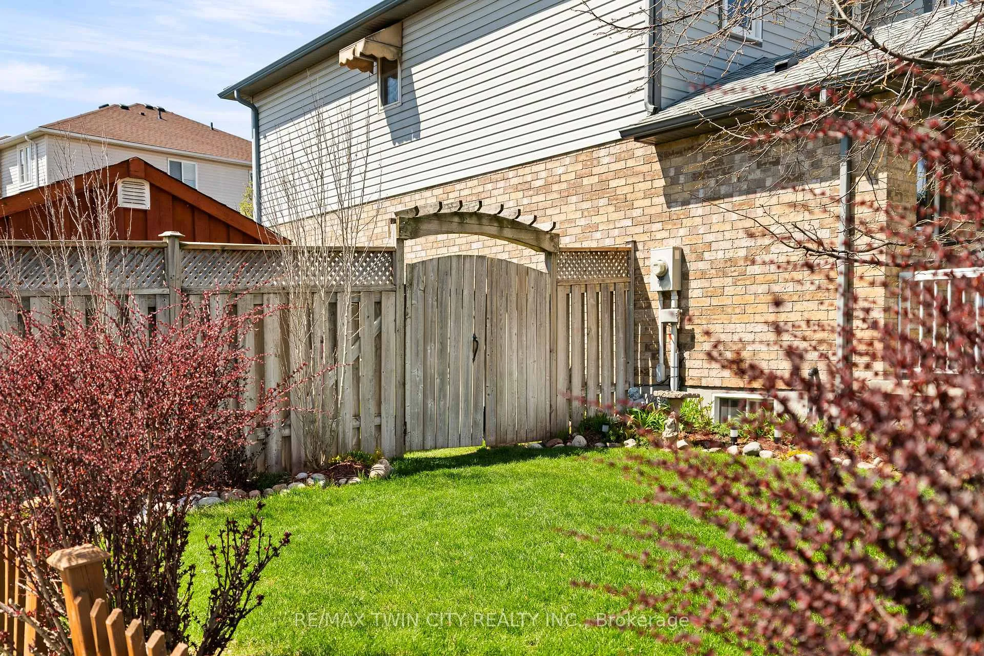 Photo 4 of 92 Snowdrop Crescent, Kitchener — HOMEH