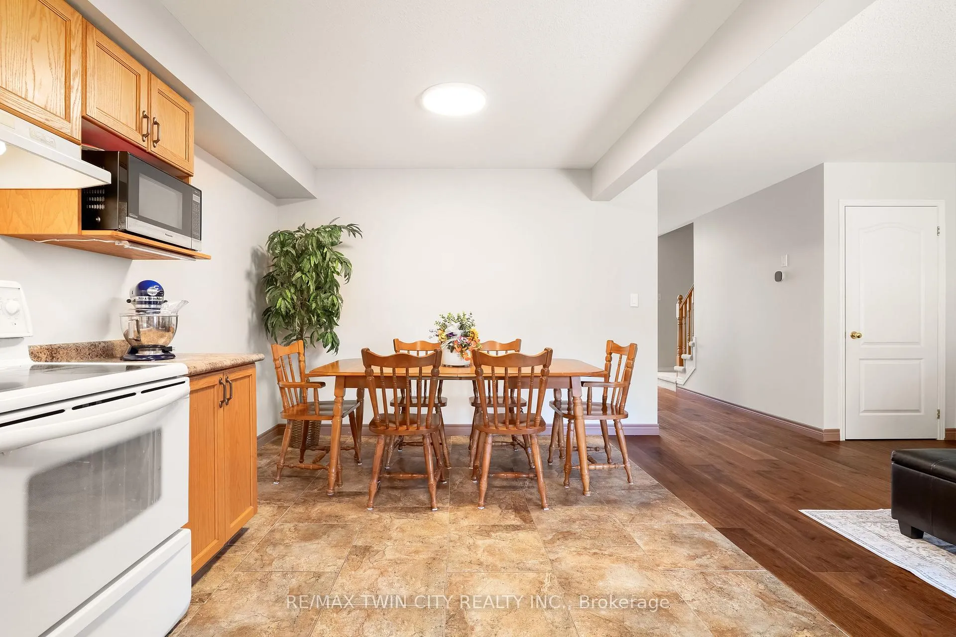 Photo 16 of 92 Snowdrop Crescent, Kitchener — HOMEH