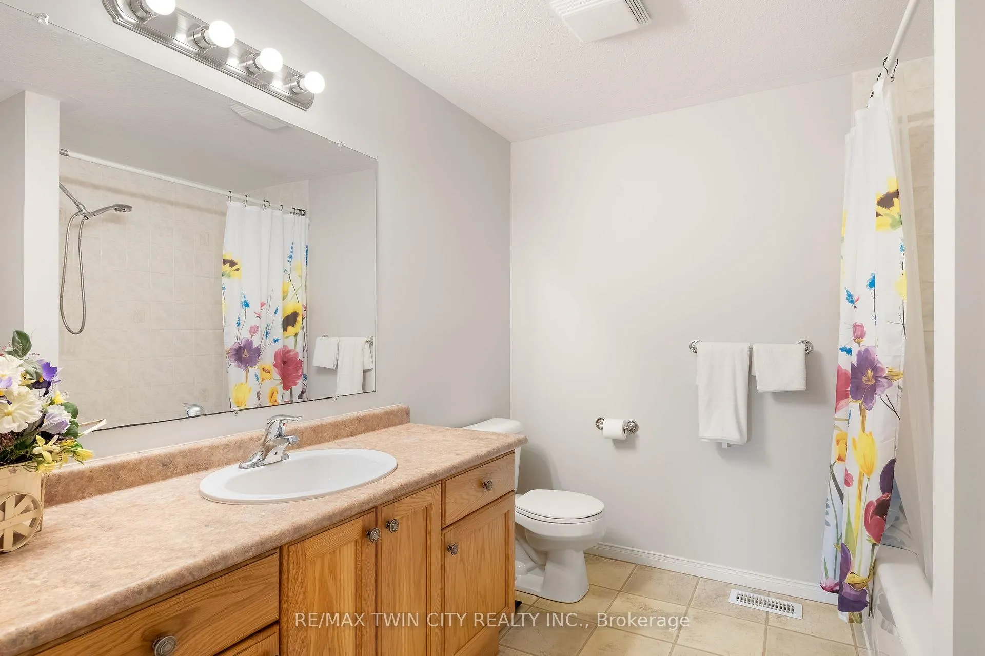 Photo 26 of 92 Snowdrop Crescent, Kitchener — HOMEH