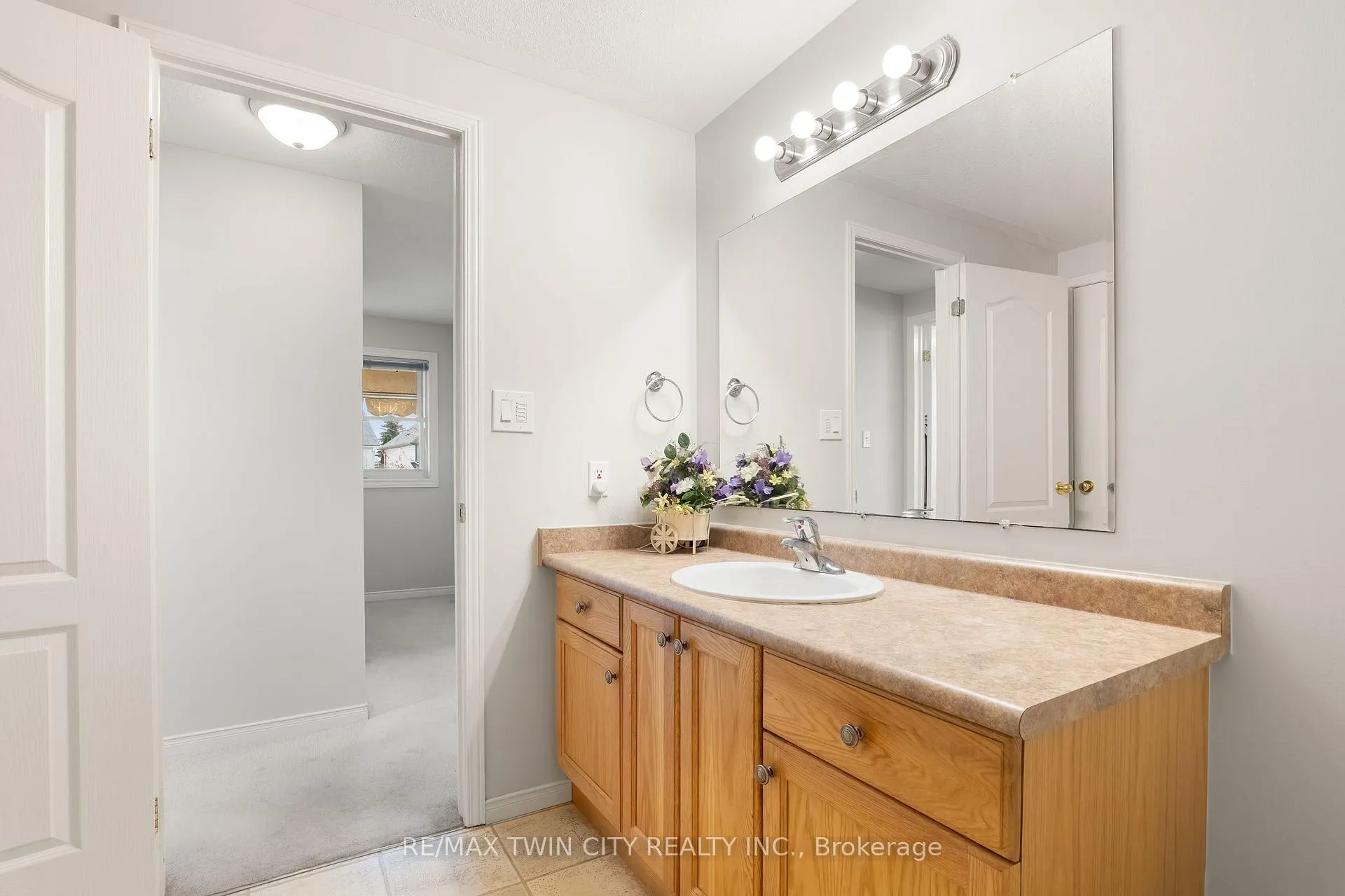 Photo 27 of 92 Snowdrop Crescent, Kitchener — HOMEH