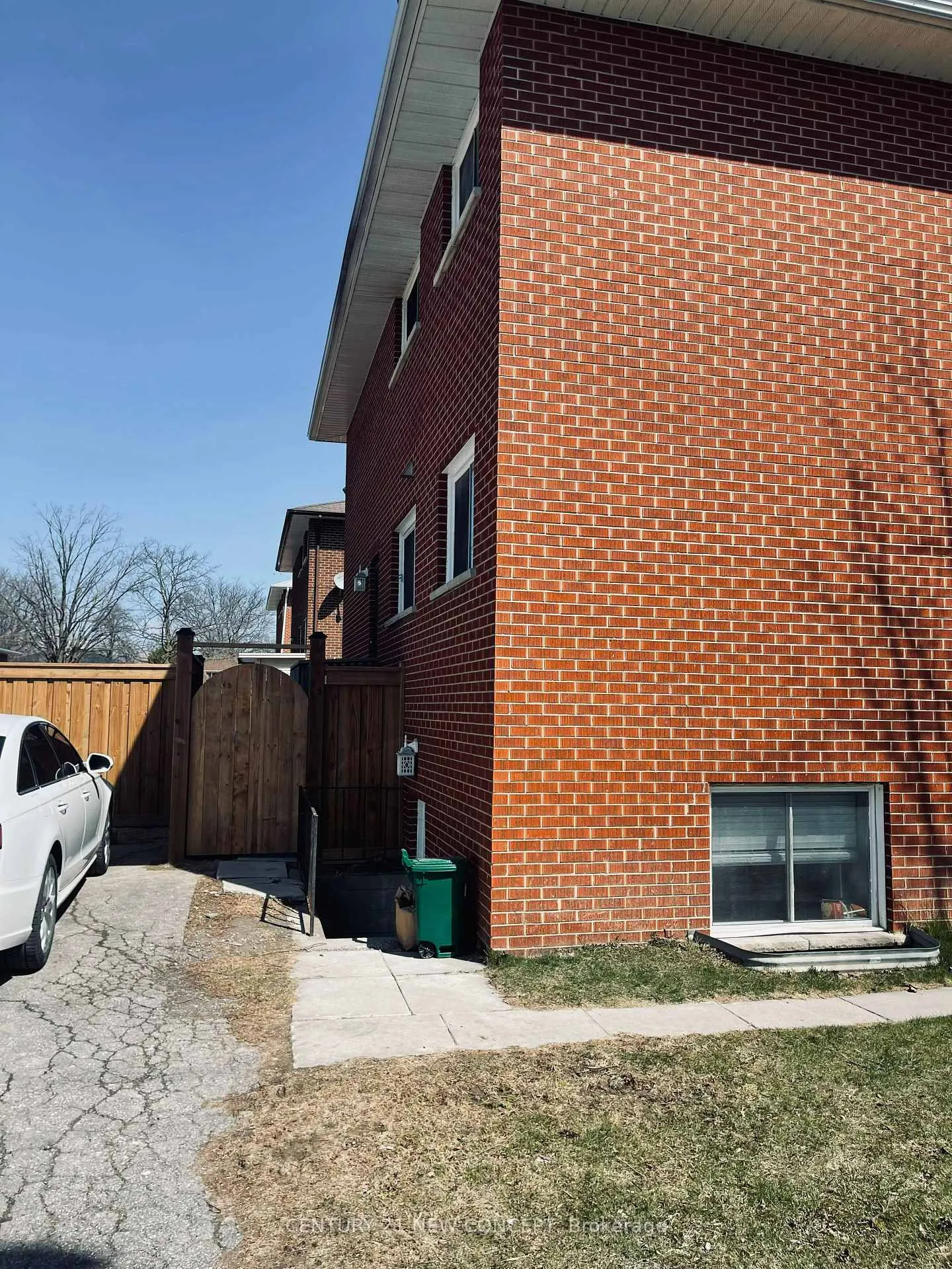 Photo 3 of 580 Digby Avenue, Oshawa, Eastdale — HOMEH