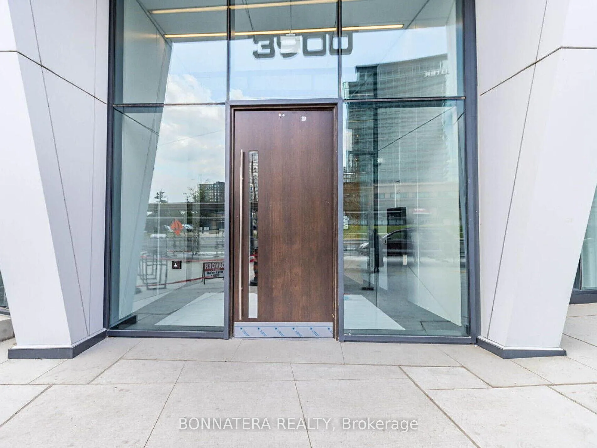 Photo 2 of Unit 906, 3900 Confederation Parkway, Mississauga, City Centre — HOMEH