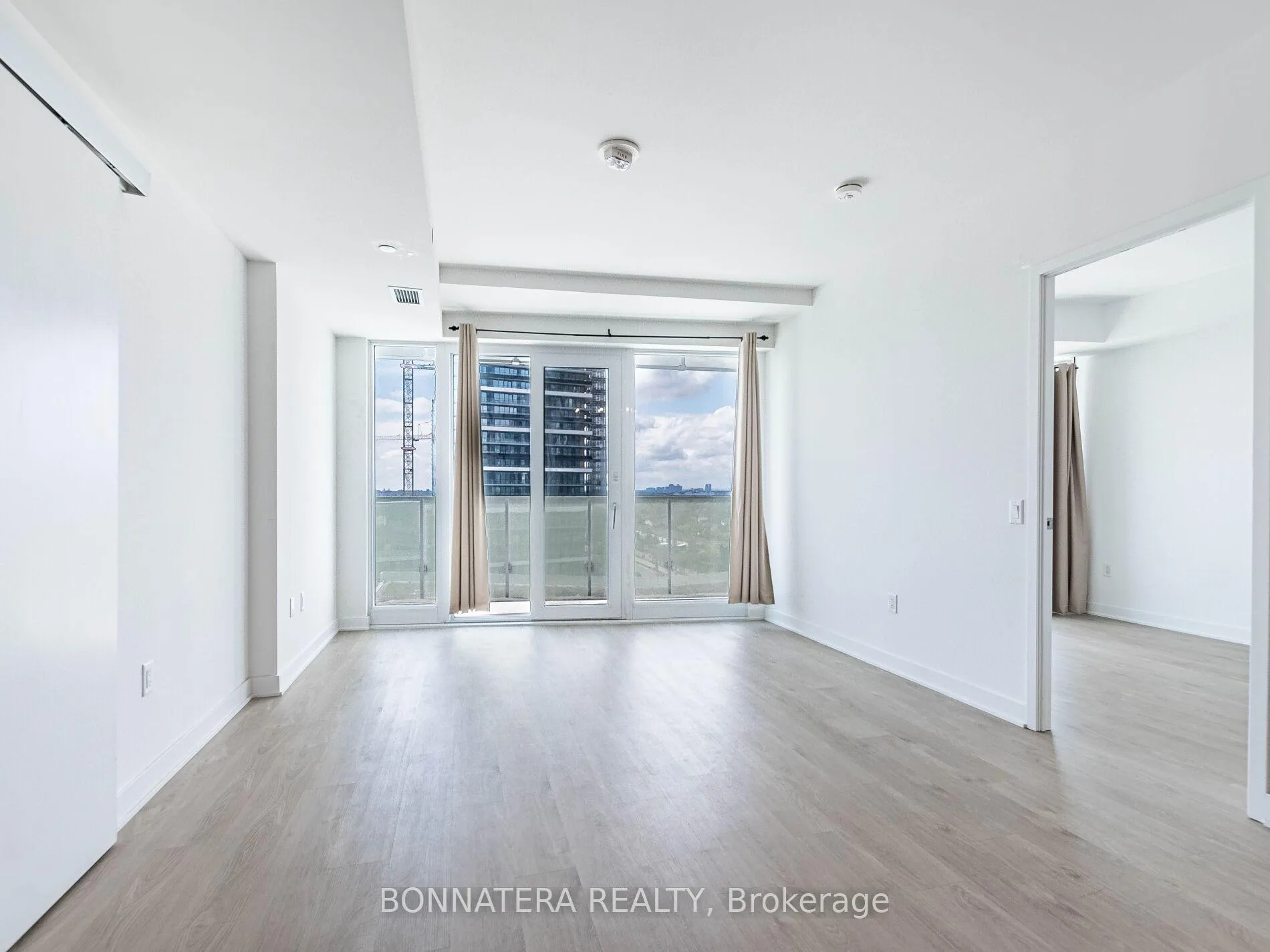 Photo 10 of Unit 906, 3900 Confederation Parkway, Mississauga, City Centre — HOMEH