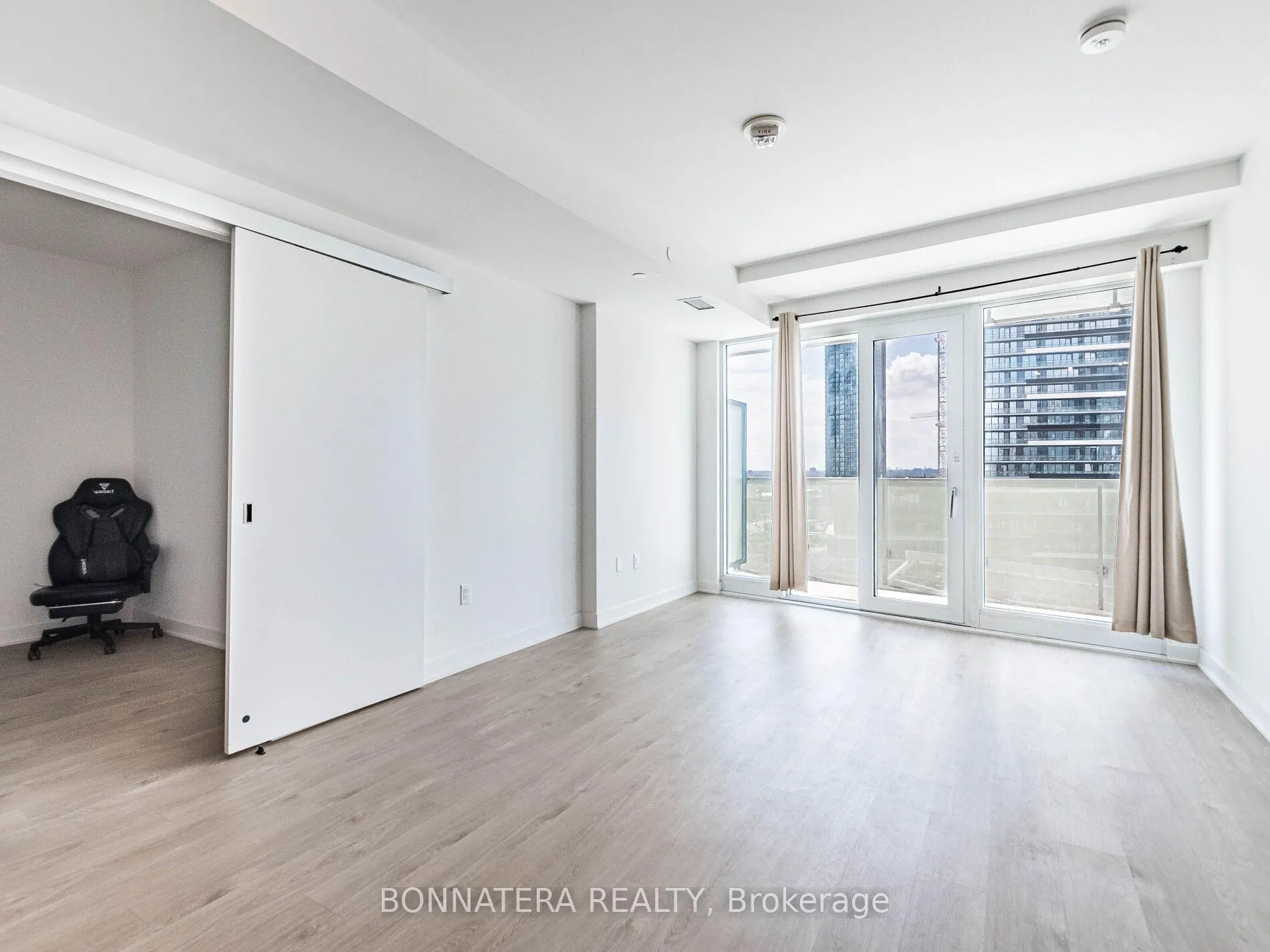 Photo 11 of Unit 906, 3900 Confederation Parkway, Mississauga, City Centre — HOMEH