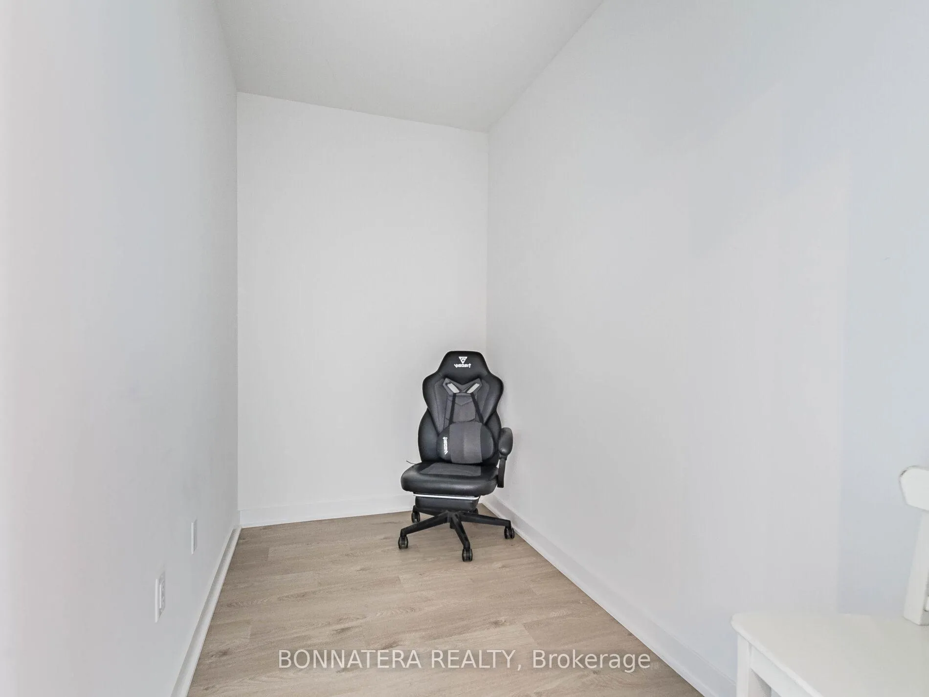 Photo 16 of Unit 906, 3900 Confederation Parkway, Mississauga, City Centre — HOMEH